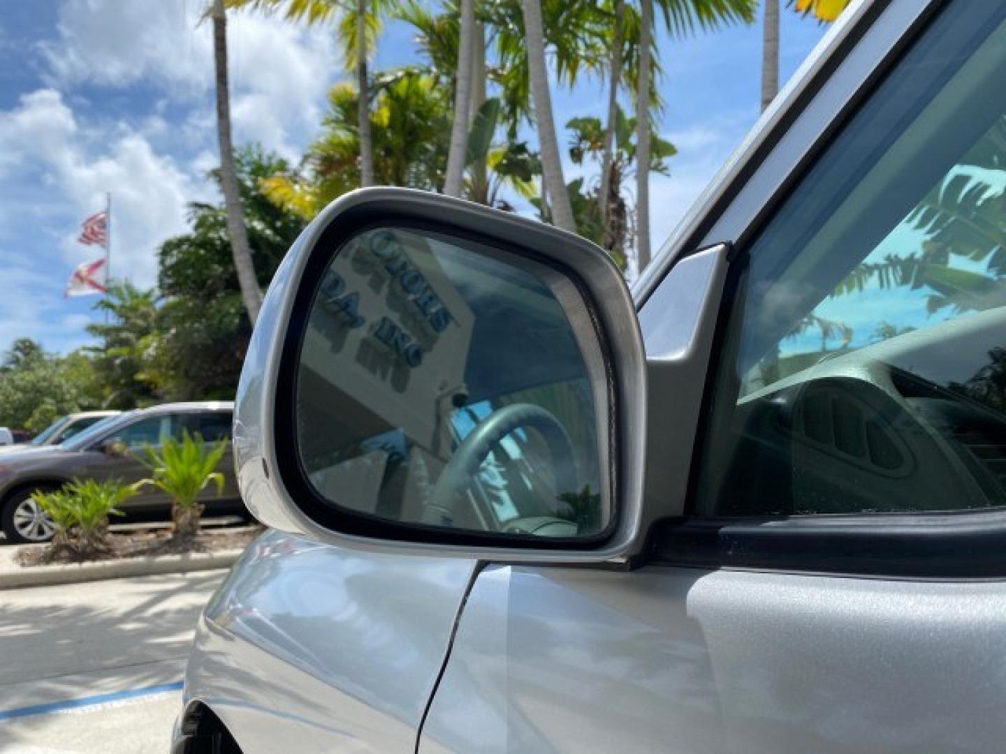 2003 Silver Leaf Metallic /Medium Gray Chevrolet Tracker LT LOW MILES 45,920 1 OWNER (2CNBE634X36) with an 2.5L DOHC 24-Valve V6 Multi-Port Fuel Injection Engine engine, Automatic transmission, located at 4701 North Dixie Hwy, Pompano Beach, FL, 33064, (954) 422-2889, 26.240938, -80.123474 - OUR WEBPAGE FLORIDACARS1.COM HAS OVER 100 PHOTOS AND FREE CARFAX LINK 2003 Chevrolet Tracker LT 1 OWNER 4 Door Wagon/Sport Utility 2.5L V6 F DOHC Gasoline 21 MPG Rear Wheel Drive Features Air Conditioning AM/FM Stereo Automatic Transmission CD Audio Cloth Seats Power Locks Power Mirrors Power Window- Photo#39