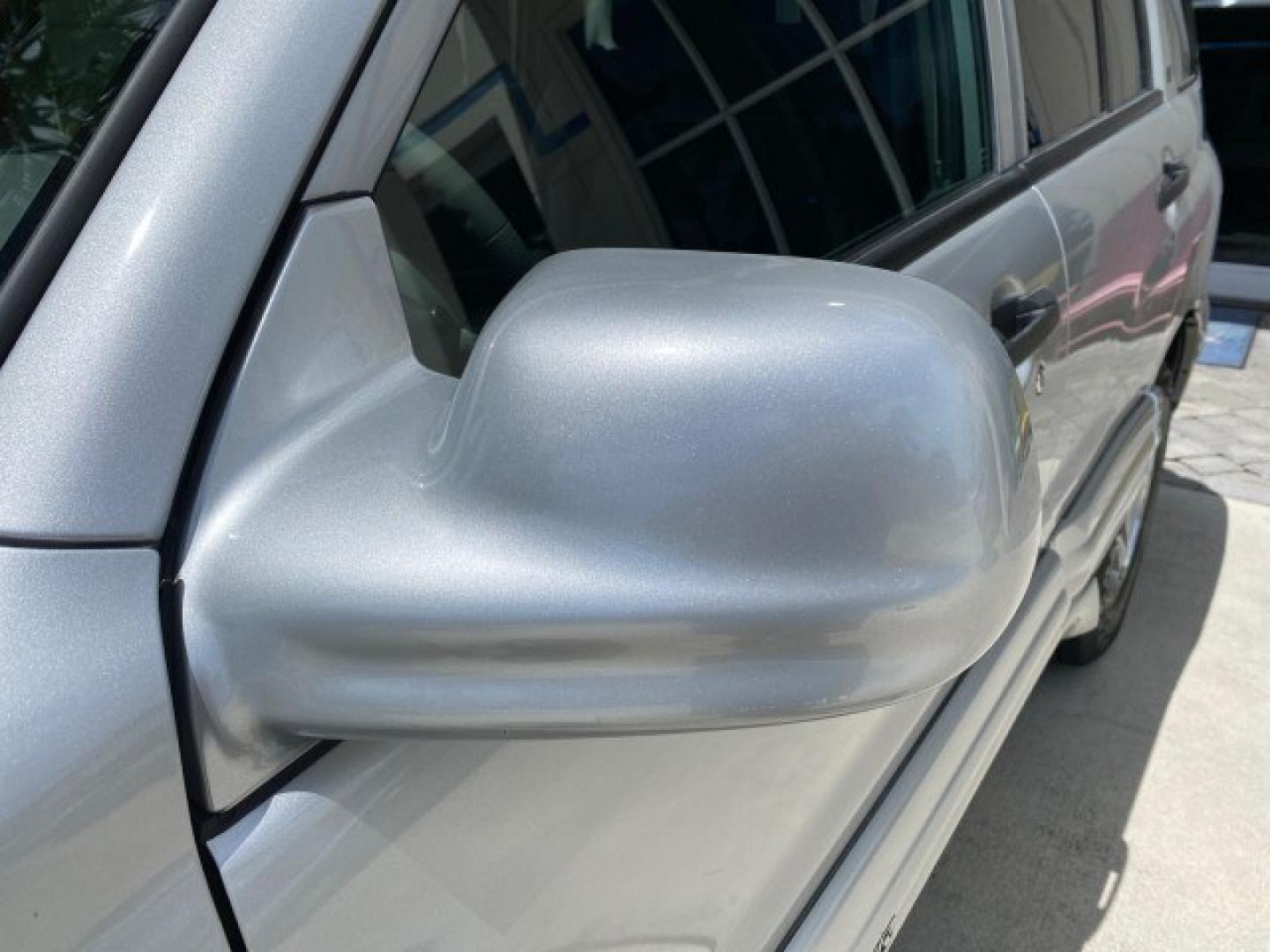 2003 Silver Leaf Metallic /Medium Gray Chevrolet Tracker LT LOW MILES 45,920 1 OWNER (2CNBE634X36) with an 2.5L DOHC 24-Valve V6 Multi-Port Fuel Injection Engine engine, Automatic transmission, located at 4701 North Dixie Hwy, Pompano Beach, FL, 33064, (954) 422-2889, 26.240938, -80.123474 - OUR WEBPAGE FLORIDACARS1.COM HAS OVER 100 PHOTOS AND FREE CARFAX LINK 2003 Chevrolet Tracker LT 1 OWNER 4 Door Wagon/Sport Utility 2.5L V6 F DOHC Gasoline 21 MPG Rear Wheel Drive Features Air Conditioning AM/FM Stereo Automatic Transmission CD Audio Cloth Seats Power Locks Power Mirrors Power Window- Photo#40