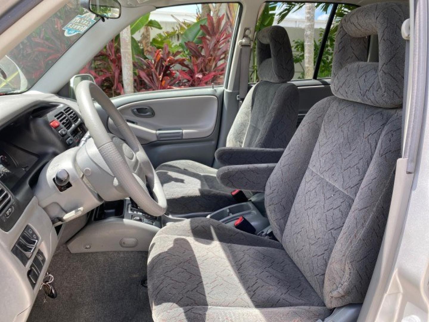 2003 Silver Leaf Metallic /Medium Gray Chevrolet Tracker LT LOW MILES 45,920 1 OWNER (2CNBE634X36) with an 2.5L DOHC 24-Valve V6 Multi-Port Fuel Injection Engine engine, Automatic transmission, located at 4701 North Dixie Hwy, Pompano Beach, FL, 33064, (954) 422-2889, 26.240938, -80.123474 - OUR WEBPAGE FLORIDACARS1.COM HAS OVER 100 PHOTOS AND FREE CARFAX LINK 2003 Chevrolet Tracker LT 1 OWNER 4 Door Wagon/Sport Utility 2.5L V6 F DOHC Gasoline 21 MPG Rear Wheel Drive Features Air Conditioning AM/FM Stereo Automatic Transmission CD Audio Cloth Seats Power Locks Power Mirrors Power Window- Photo#43