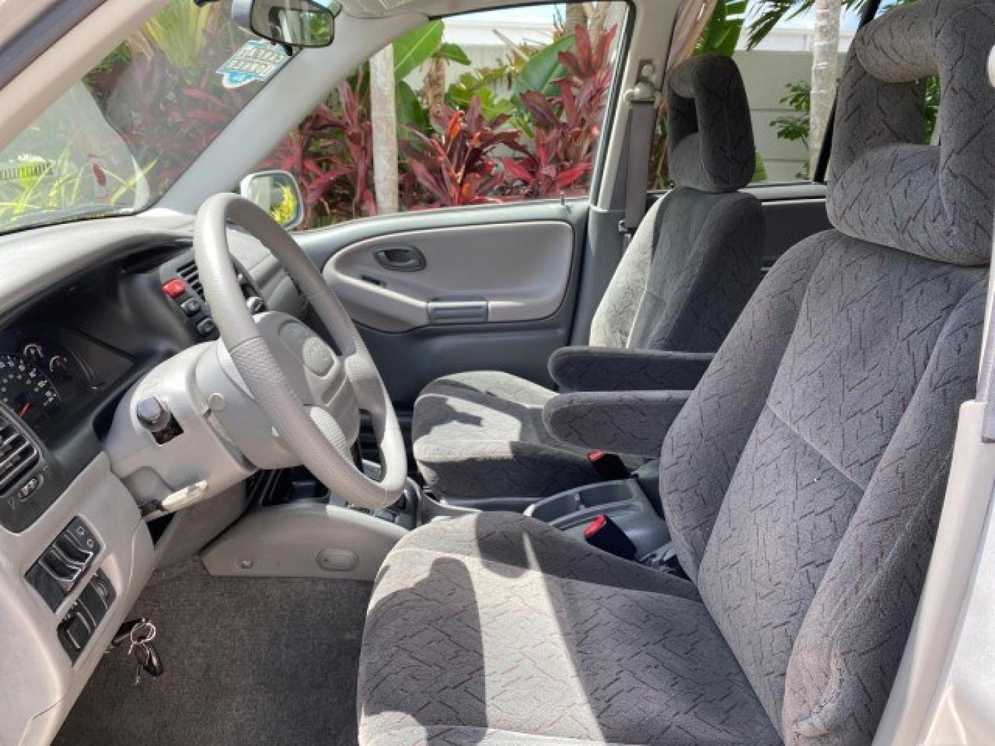 2003 Silver Leaf Metallic /Medium Gray Chevrolet Tracker LT LOW MILES 45,920 1 OWNER (2CNBE634X36) with an 2.5L DOHC 24-Valve V6 Multi-Port Fuel Injection Engine engine, Automatic transmission, located at 4701 North Dixie Hwy, Pompano Beach, FL, 33064, (954) 422-2889, 26.240938, -80.123474 - OUR WEBPAGE FLORIDACARS1.COM HAS OVER 100 PHOTOS AND FREE CARFAX LINK 2003 Chevrolet Tracker LT 1 OWNER 4 Door Wagon/Sport Utility 2.5L V6 F DOHC Gasoline 21 MPG Rear Wheel Drive Features Air Conditioning AM/FM Stereo Automatic Transmission CD Audio Cloth Seats Power Locks Power Mirrors Power Window- Photo#44