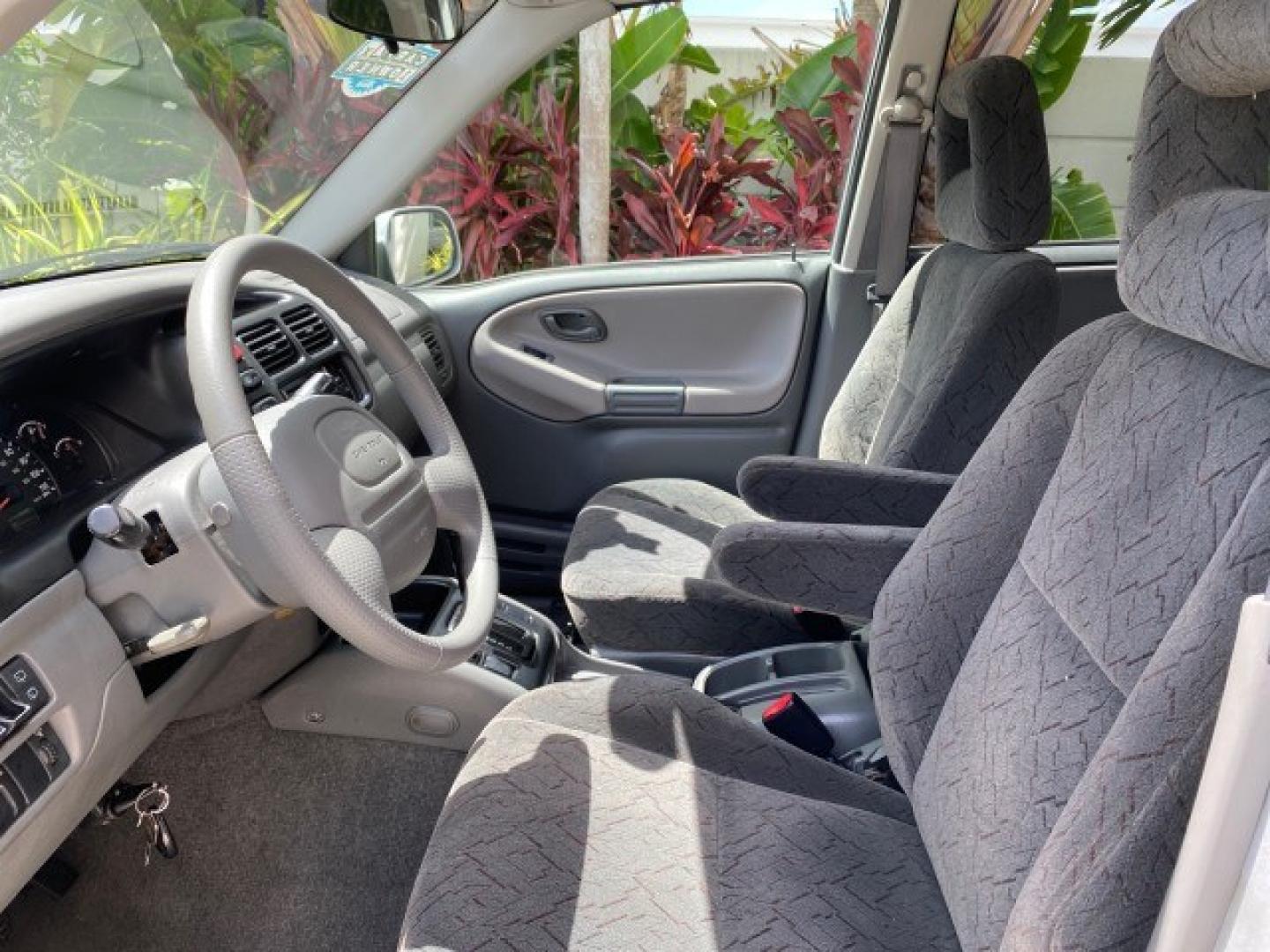 2003 Silver Leaf Metallic /Medium Gray Chevrolet Tracker LT LOW MILES 45,920 1 OWNER (2CNBE634X36) with an 2.5L DOHC 24-Valve V6 Multi-Port Fuel Injection Engine engine, Automatic transmission, located at 4701 North Dixie Hwy, Pompano Beach, FL, 33064, (954) 422-2889, 26.240938, -80.123474 - OUR WEBPAGE FLORIDACARS1.COM HAS OVER 100 PHOTOS AND FREE CARFAX LINK 2003 Chevrolet Tracker LT 1 OWNER 4 Door Wagon/Sport Utility 2.5L V6 F DOHC Gasoline 21 MPG Rear Wheel Drive Features Air Conditioning AM/FM Stereo Automatic Transmission CD Audio Cloth Seats Power Locks Power Mirrors Power Window- Photo#45