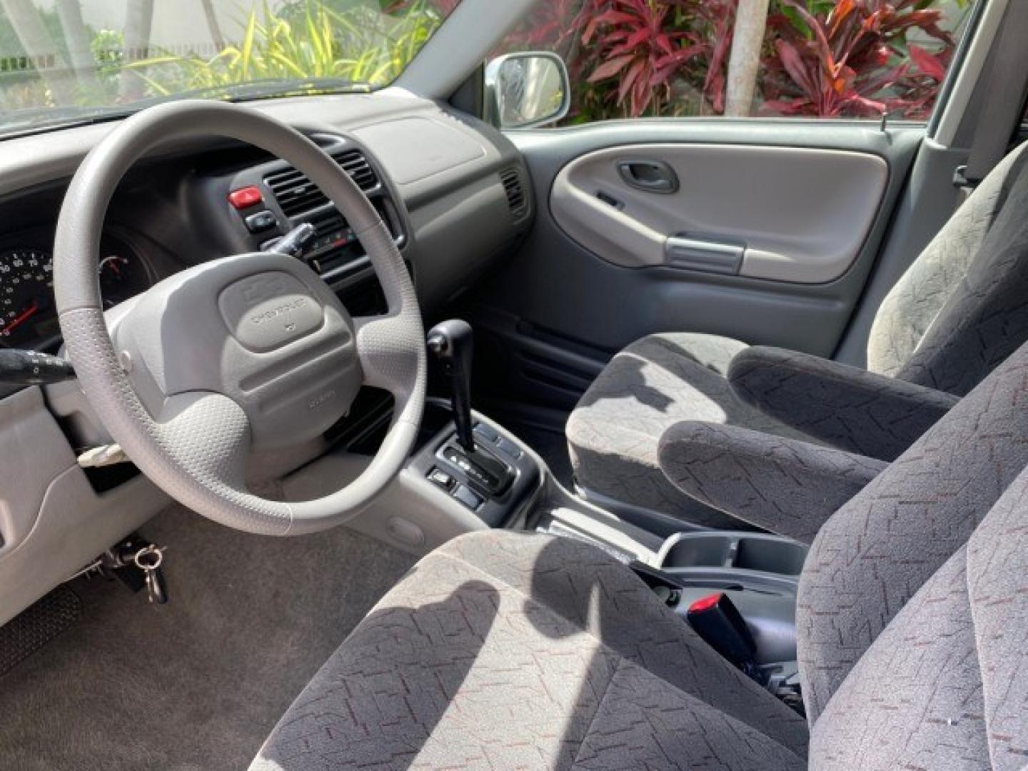 2003 Silver Leaf Metallic /Medium Gray Chevrolet Tracker LT LOW MILES 45,920 1 OWNER (2CNBE634X36) with an 2.5L DOHC 24-Valve V6 Multi-Port Fuel Injection Engine engine, Automatic transmission, located at 4701 North Dixie Hwy, Pompano Beach, FL, 33064, (954) 422-2889, 26.240938, -80.123474 - OUR WEBPAGE FLORIDACARS1.COM HAS OVER 100 PHOTOS AND FREE CARFAX LINK 2003 Chevrolet Tracker LT 1 OWNER 4 Door Wagon/Sport Utility 2.5L V6 F DOHC Gasoline 21 MPG Rear Wheel Drive Features Air Conditioning AM/FM Stereo Automatic Transmission CD Audio Cloth Seats Power Locks Power Mirrors Power Window- Photo#46