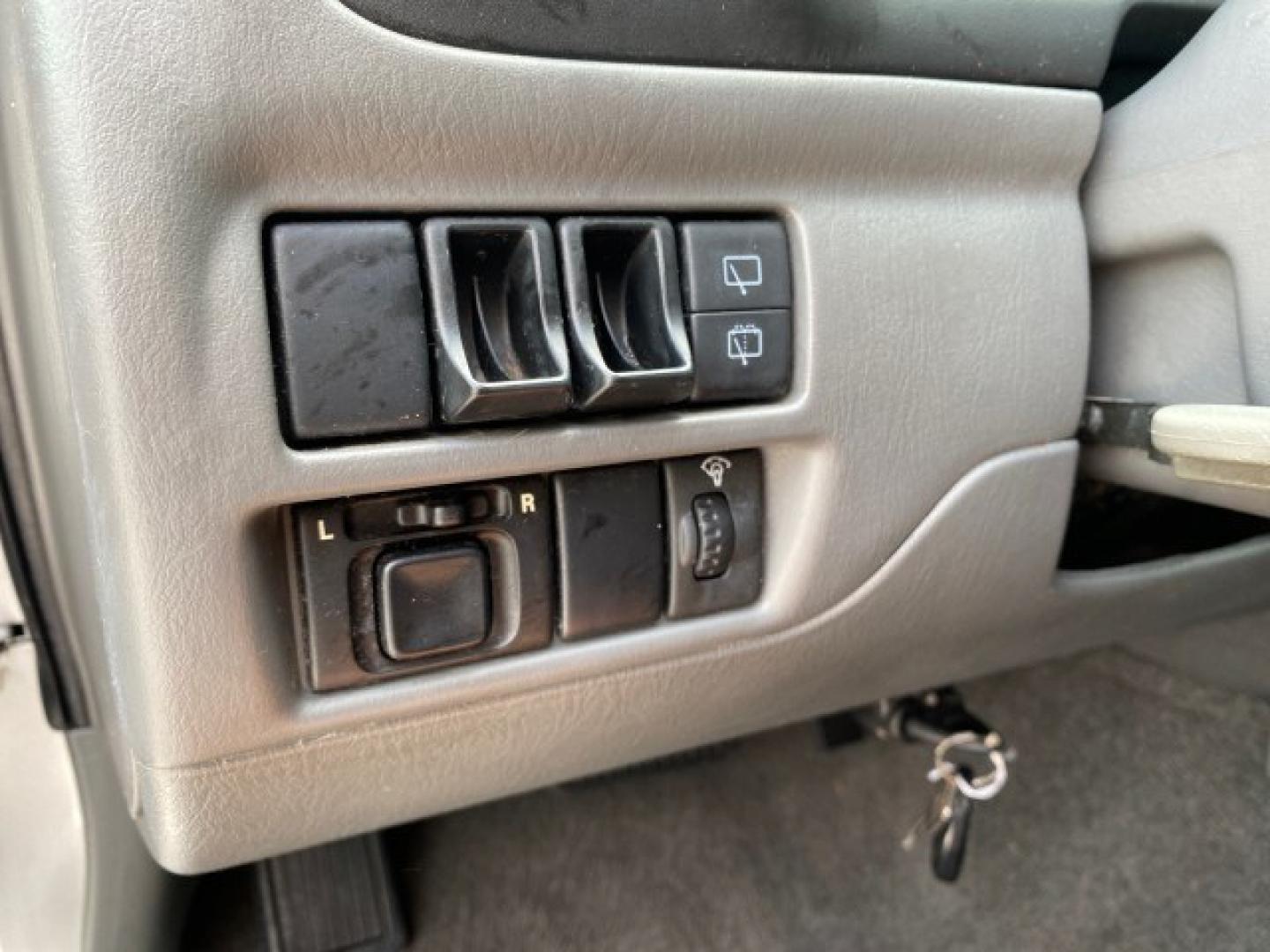 2003 Silver Leaf Metallic /Medium Gray Chevrolet Tracker LT LOW MILES 45,920 1 OWNER (2CNBE634X36) with an 2.5L DOHC 24-Valve V6 Multi-Port Fuel Injection Engine engine, Automatic transmission, located at 4701 North Dixie Hwy, Pompano Beach, FL, 33064, (954) 422-2889, 26.240938, -80.123474 - OUR WEBPAGE FLORIDACARS1.COM HAS OVER 100 PHOTOS AND FREE CARFAX LINK 2003 Chevrolet Tracker LT 1 OWNER 4 Door Wagon/Sport Utility 2.5L V6 F DOHC Gasoline 21 MPG Rear Wheel Drive Features Air Conditioning AM/FM Stereo Automatic Transmission CD Audio Cloth Seats Power Locks Power Mirrors Power Window- Photo#52