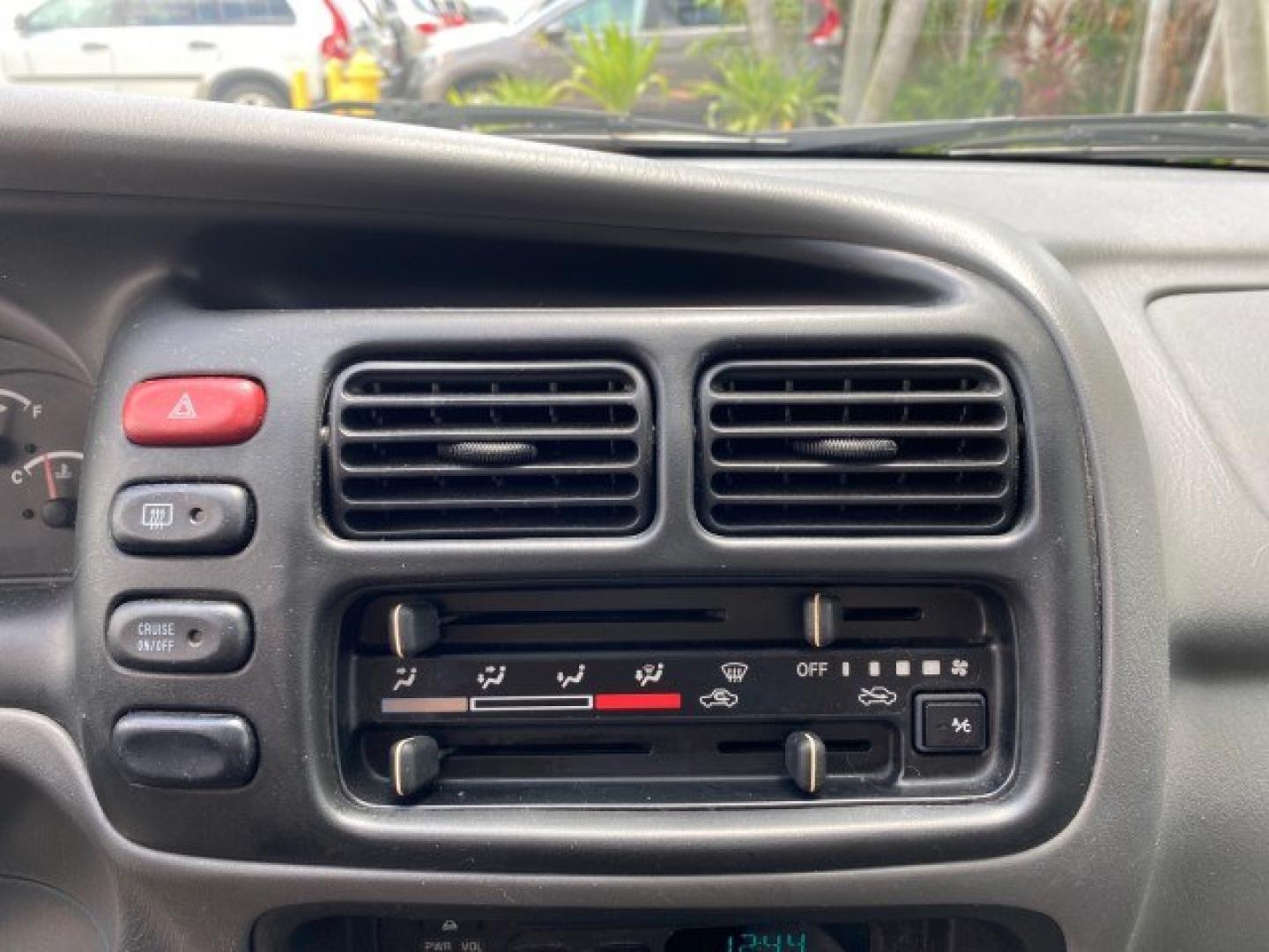 2003 Silver Leaf Metallic /Medium Gray Chevrolet Tracker LT LOW MILES 45,920 1 OWNER (2CNBE634X36) with an 2.5L DOHC 24-Valve V6 Multi-Port Fuel Injection Engine engine, Automatic transmission, located at 4701 North Dixie Hwy, Pompano Beach, FL, 33064, (954) 422-2889, 26.240938, -80.123474 - OUR WEBPAGE FLORIDACARS1.COM HAS OVER 100 PHOTOS AND FREE CARFAX LINK 2003 Chevrolet Tracker LT 1 OWNER 4 Door Wagon/Sport Utility 2.5L V6 F DOHC Gasoline 21 MPG Rear Wheel Drive Features Air Conditioning AM/FM Stereo Automatic Transmission CD Audio Cloth Seats Power Locks Power Mirrors Power Window- Photo#56