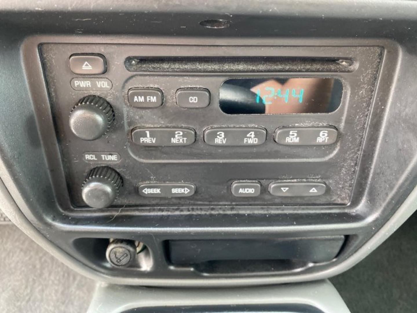 2003 Silver Leaf Metallic /Medium Gray Chevrolet Tracker LT LOW MILES 45,920 1 OWNER (2CNBE634X36) with an 2.5L DOHC 24-Valve V6 Multi-Port Fuel Injection Engine engine, Automatic transmission, located at 4701 North Dixie Hwy, Pompano Beach, FL, 33064, (954) 422-2889, 26.240938, -80.123474 - OUR WEBPAGE FLORIDACARS1.COM HAS OVER 100 PHOTOS AND FREE CARFAX LINK 2003 Chevrolet Tracker LT 1 OWNER 4 Door Wagon/Sport Utility 2.5L V6 F DOHC Gasoline 21 MPG Rear Wheel Drive Features Air Conditioning AM/FM Stereo Automatic Transmission CD Audio Cloth Seats Power Locks Power Mirrors Power Window- Photo#57