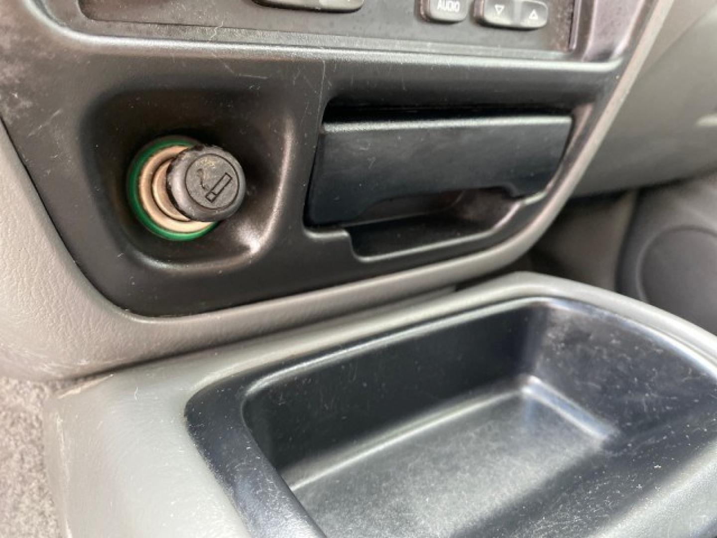 2003 Silver Leaf Metallic /Medium Gray Chevrolet Tracker LT LOW MILES 45,920 1 OWNER (2CNBE634X36) with an 2.5L DOHC 24-Valve V6 Multi-Port Fuel Injection Engine engine, Automatic transmission, located at 4701 North Dixie Hwy, Pompano Beach, FL, 33064, (954) 422-2889, 26.240938, -80.123474 - OUR WEBPAGE FLORIDACARS1.COM HAS OVER 100 PHOTOS AND FREE CARFAX LINK 2003 Chevrolet Tracker LT 1 OWNER 4 Door Wagon/Sport Utility 2.5L V6 F DOHC Gasoline 21 MPG Rear Wheel Drive Features Air Conditioning AM/FM Stereo Automatic Transmission CD Audio Cloth Seats Power Locks Power Mirrors Power Window- Photo#59