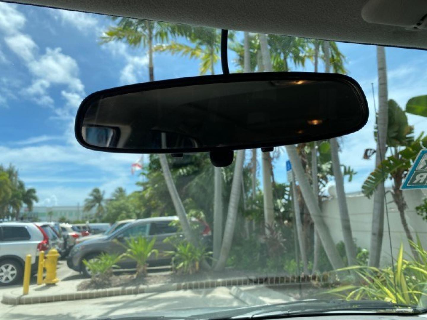 2003 Silver Leaf Metallic /Medium Gray Chevrolet Tracker LT LOW MILES 45,920 1 OWNER (2CNBE634X36) with an 2.5L DOHC 24-Valve V6 Multi-Port Fuel Injection Engine engine, Automatic transmission, located at 4701 North Dixie Hwy, Pompano Beach, FL, 33064, (954) 422-2889, 26.240938, -80.123474 - OUR WEBPAGE FLORIDACARS1.COM HAS OVER 100 PHOTOS AND FREE CARFAX LINK 2003 Chevrolet Tracker LT 1 OWNER 4 Door Wagon/Sport Utility 2.5L V6 F DOHC Gasoline 21 MPG Rear Wheel Drive Features Air Conditioning AM/FM Stereo Automatic Transmission CD Audio Cloth Seats Power Locks Power Mirrors Power Window- Photo#62