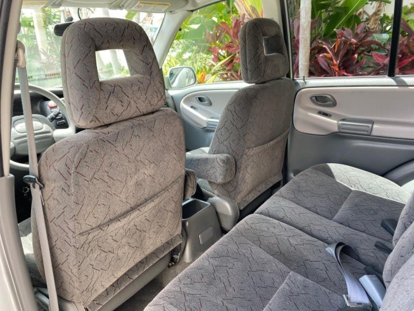 2003 Silver Leaf Metallic /Medium Gray Chevrolet Tracker LT LOW MILES 45,920 1 OWNER (2CNBE634X36) with an 2.5L DOHC 24-Valve V6 Multi-Port Fuel Injection Engine engine, Automatic transmission, located at 4701 North Dixie Hwy, Pompano Beach, FL, 33064, (954) 422-2889, 26.240938, -80.123474 - OUR WEBPAGE FLORIDACARS1.COM HAS OVER 100 PHOTOS AND FREE CARFAX LINK 2003 Chevrolet Tracker LT 1 OWNER 4 Door Wagon/Sport Utility 2.5L V6 F DOHC Gasoline 21 MPG Rear Wheel Drive Features Air Conditioning AM/FM Stereo Automatic Transmission CD Audio Cloth Seats Power Locks Power Mirrors Power Window- Photo#74