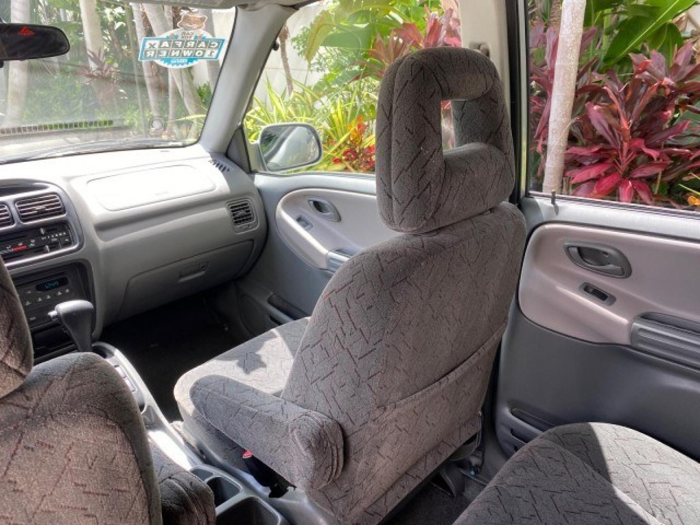 2003 Silver Leaf Metallic /Medium Gray Chevrolet Tracker LT LOW MILES 45,920 1 OWNER (2CNBE634X36) with an 2.5L DOHC 24-Valve V6 Multi-Port Fuel Injection Engine engine, Automatic transmission, located at 4701 North Dixie Hwy, Pompano Beach, FL, 33064, (954) 422-2889, 26.240938, -80.123474 - OUR WEBPAGE FLORIDACARS1.COM HAS OVER 100 PHOTOS AND FREE CARFAX LINK 2003 Chevrolet Tracker LT 1 OWNER 4 Door Wagon/Sport Utility 2.5L V6 F DOHC Gasoline 21 MPG Rear Wheel Drive Features Air Conditioning AM/FM Stereo Automatic Transmission CD Audio Cloth Seats Power Locks Power Mirrors Power Window- Photo#77