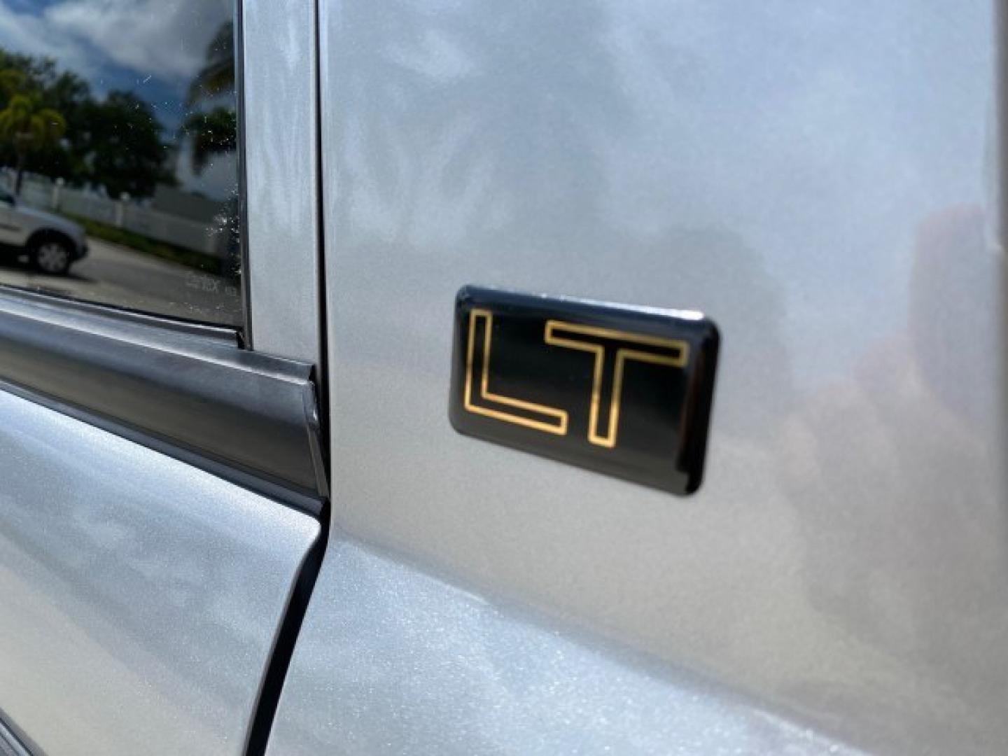 2003 Silver Leaf Metallic /Medium Gray Chevrolet Tracker LT LOW MILES 45,920 1 OWNER (2CNBE634X36) with an 2.5L DOHC 24-Valve V6 Multi-Port Fuel Injection Engine engine, Automatic transmission, located at 4701 North Dixie Hwy, Pompano Beach, FL, 33064, (954) 422-2889, 26.240938, -80.123474 - OUR WEBPAGE FLORIDACARS1.COM HAS OVER 100 PHOTOS AND FREE CARFAX LINK 2003 Chevrolet Tracker LT 1 OWNER 4 Door Wagon/Sport Utility 2.5L V6 F DOHC Gasoline 21 MPG Rear Wheel Drive Features Air Conditioning AM/FM Stereo Automatic Transmission CD Audio Cloth Seats Power Locks Power Mirrors Power Window- Photo#78