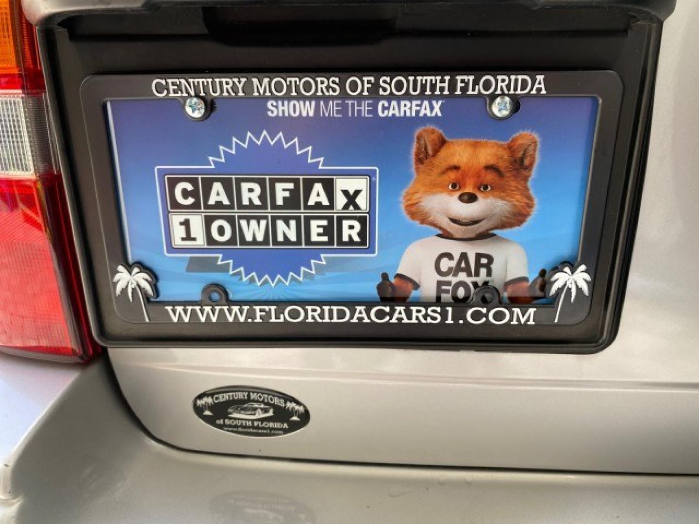 2003 Silver Leaf Metallic /Medium Gray Chevrolet Tracker LT LOW MILES 45,920 1 OWNER (2CNBE634X36) with an 2.5L DOHC 24-Valve V6 Multi-Port Fuel Injection Engine engine, Automatic transmission, located at 4701 North Dixie Hwy, Pompano Beach, FL, 33064, (954) 422-2889, 26.240938, -80.123474 - OUR WEBPAGE FLORIDACARS1.COM HAS OVER 100 PHOTOS AND FREE CARFAX LINK 2003 Chevrolet Tracker LT 1 OWNER 4 Door Wagon/Sport Utility 2.5L V6 F DOHC Gasoline 21 MPG Rear Wheel Drive Features Air Conditioning AM/FM Stereo Automatic Transmission CD Audio Cloth Seats Power Locks Power Mirrors Power Window- Photo#83