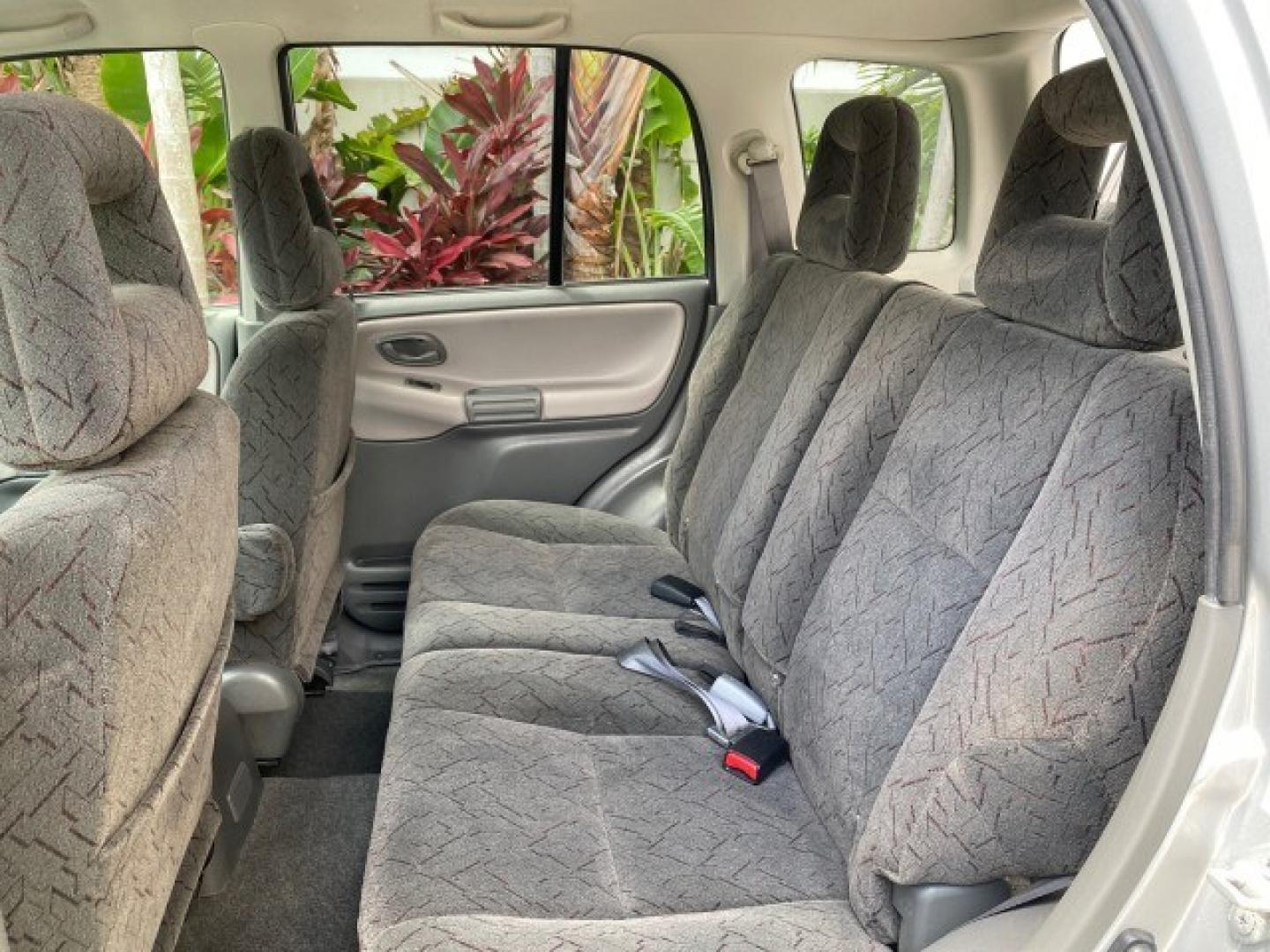 2003 Silver Leaf Metallic /Medium Gray Chevrolet Tracker LT LOW MILES 45,920 1 OWNER (2CNBE634X36) with an 2.5L DOHC 24-Valve V6 Multi-Port Fuel Injection Engine engine, Automatic transmission, located at 4701 North Dixie Hwy, Pompano Beach, FL, 33064, (954) 422-2889, 26.240938, -80.123474 - OUR WEBPAGE FLORIDACARS1.COM HAS OVER 100 PHOTOS AND FREE CARFAX LINK 2003 Chevrolet Tracker LT 1 OWNER 4 Door Wagon/Sport Utility 2.5L V6 F DOHC Gasoline 21 MPG Rear Wheel Drive Features Air Conditioning AM/FM Stereo Automatic Transmission CD Audio Cloth Seats Power Locks Power Mirrors Power Window- Photo#85