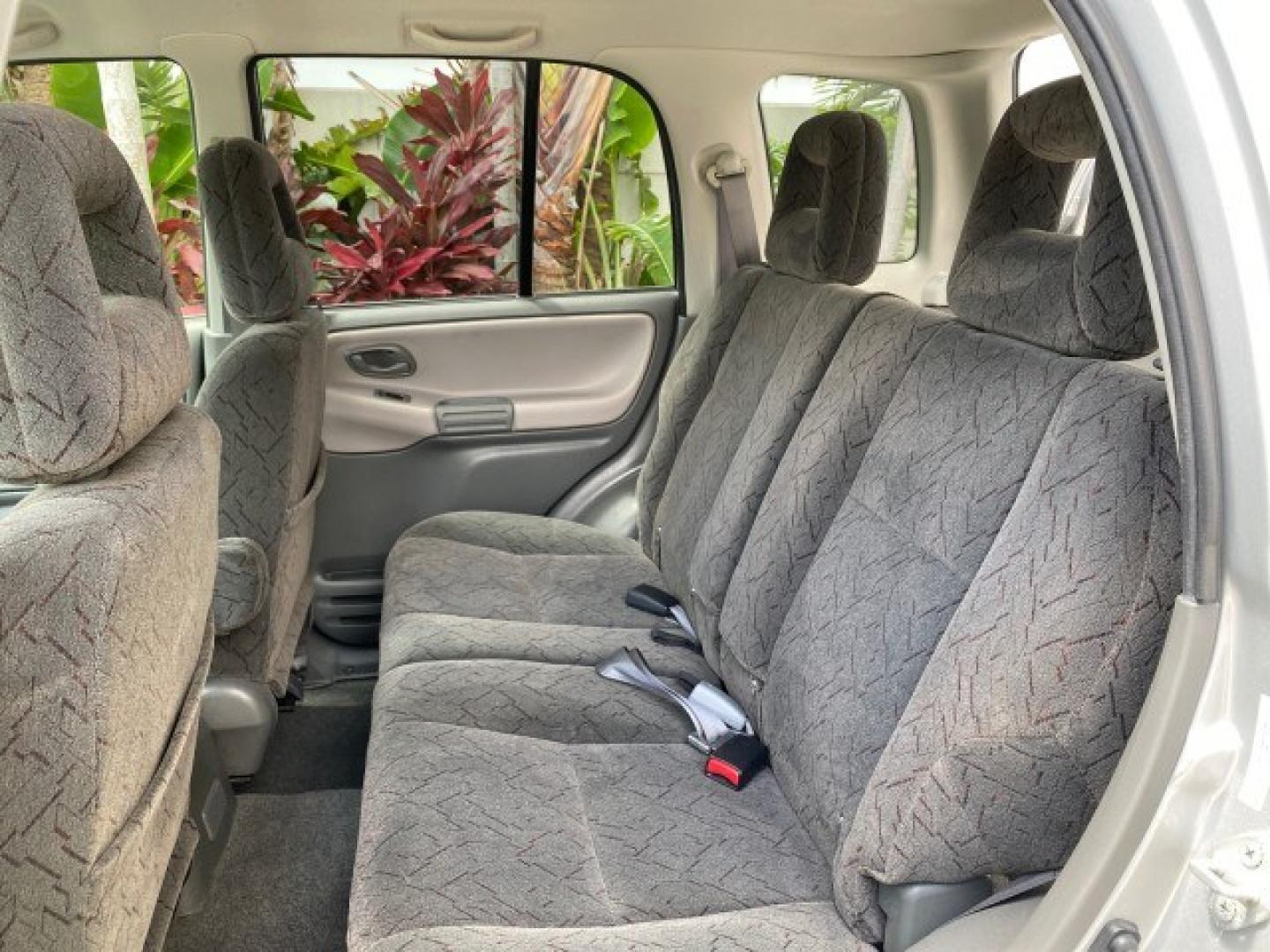 2003 Silver Leaf Metallic /Medium Gray Chevrolet Tracker LT LOW MILES 45,920 1 OWNER (2CNBE634X36) with an 2.5L DOHC 24-Valve V6 Multi-Port Fuel Injection Engine engine, Automatic transmission, located at 4701 North Dixie Hwy, Pompano Beach, FL, 33064, (954) 422-2889, 26.240938, -80.123474 - OUR WEBPAGE FLORIDACARS1.COM HAS OVER 100 PHOTOS AND FREE CARFAX LINK 2003 Chevrolet Tracker LT 1 OWNER 4 Door Wagon/Sport Utility 2.5L V6 F DOHC Gasoline 21 MPG Rear Wheel Drive Features Air Conditioning AM/FM Stereo Automatic Transmission CD Audio Cloth Seats Power Locks Power Mirrors Power Window- Photo#86