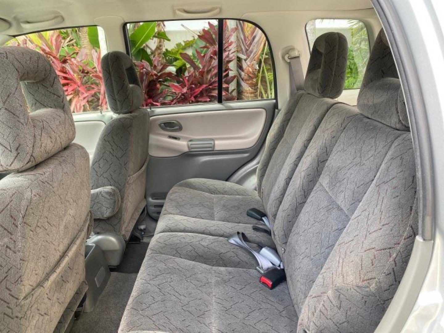 2003 Silver Leaf Metallic /Medium Gray Chevrolet Tracker LT LOW MILES 45,920 1 OWNER (2CNBE634X36) with an 2.5L DOHC 24-Valve V6 Multi-Port Fuel Injection Engine engine, Automatic transmission, located at 4701 North Dixie Hwy, Pompano Beach, FL, 33064, (954) 422-2889, 26.240938, -80.123474 - OUR WEBPAGE FLORIDACARS1.COM HAS OVER 100 PHOTOS AND FREE CARFAX LINK 2003 Chevrolet Tracker LT 1 OWNER 4 Door Wagon/Sport Utility 2.5L V6 F DOHC Gasoline 21 MPG Rear Wheel Drive Features Air Conditioning AM/FM Stereo Automatic Transmission CD Audio Cloth Seats Power Locks Power Mirrors Power Window- Photo#87