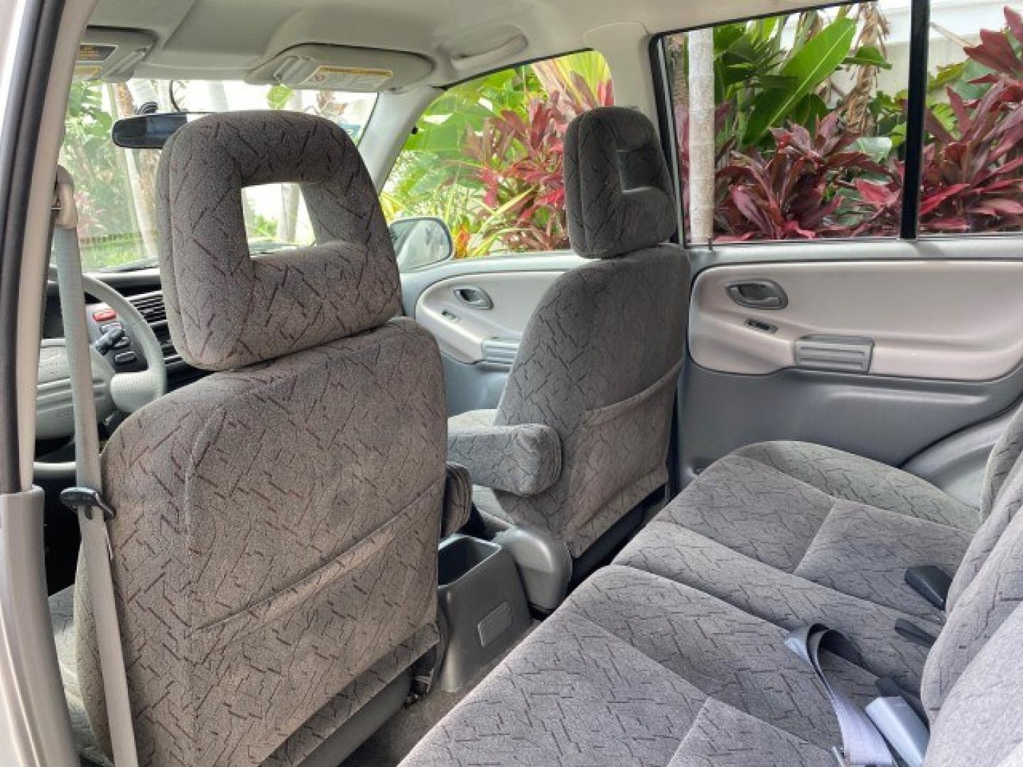 2003 Silver Leaf Metallic /Medium Gray Chevrolet Tracker LT LOW MILES 45,920 1 OWNER (2CNBE634X36) with an 2.5L DOHC 24-Valve V6 Multi-Port Fuel Injection Engine engine, Automatic transmission, located at 4701 North Dixie Hwy, Pompano Beach, FL, 33064, (954) 422-2889, 26.240938, -80.123474 - OUR WEBPAGE FLORIDACARS1.COM HAS OVER 100 PHOTOS AND FREE CARFAX LINK 2003 Chevrolet Tracker LT 1 OWNER 4 Door Wagon/Sport Utility 2.5L V6 F DOHC Gasoline 21 MPG Rear Wheel Drive Features Air Conditioning AM/FM Stereo Automatic Transmission CD Audio Cloth Seats Power Locks Power Mirrors Power Window- Photo#90