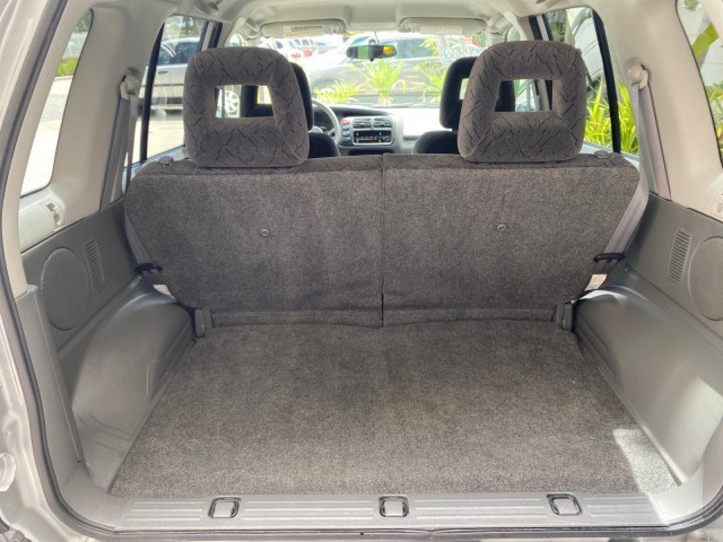 2003 Silver Leaf Metallic /Medium Gray Chevrolet Tracker LT LOW MILES 45,920 1 OWNER (2CNBE634X36) with an 2.5L DOHC 24-Valve V6 Multi-Port Fuel Injection Engine engine, Automatic transmission, located at 4701 North Dixie Hwy, Pompano Beach, FL, 33064, (954) 422-2889, 26.240938, -80.123474 - OUR WEBPAGE FLORIDACARS1.COM HAS OVER 100 PHOTOS AND FREE CARFAX LINK 2003 Chevrolet Tracker LT 1 OWNER 4 Door Wagon/Sport Utility 2.5L V6 F DOHC Gasoline 21 MPG Rear Wheel Drive Features Air Conditioning AM/FM Stereo Automatic Transmission CD Audio Cloth Seats Power Locks Power Mirrors Power Window- Photo#93