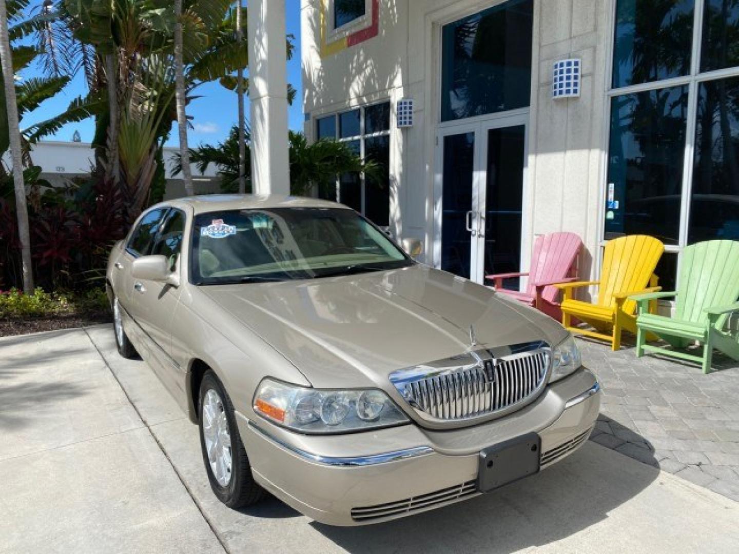 2008 Light French Silk Metallic /Light Camel Lincoln Town Car Limited LOW MILES 29,278 1 OWNER (2LNHM82V48X) with an 4.6L SOHC FFV V8 Engine engine, Automatic transmission, located at 4701 North Dixie Hwy, Pompano Beach, FL, 33064, (954) 422-2889, 26.240938, -80.123474 - OUR WEBPAGE FLORIDACARS1.COM HAS OVER 100 PHOTOS AND FREE CARFAX LINK 2008 Lincoln Town Car Signature Limited 1 OWNER Sedan 4 DR 4.6L V8 F SOHC Flex Fuel 23 MPG Rear Wheel Drive Features ABS Brakes Air Conditioning Alloy Wheels AM/FM Stereo Automatic Transmission CD Audio Cruise Control Flex Fuel Ve- Photo#1