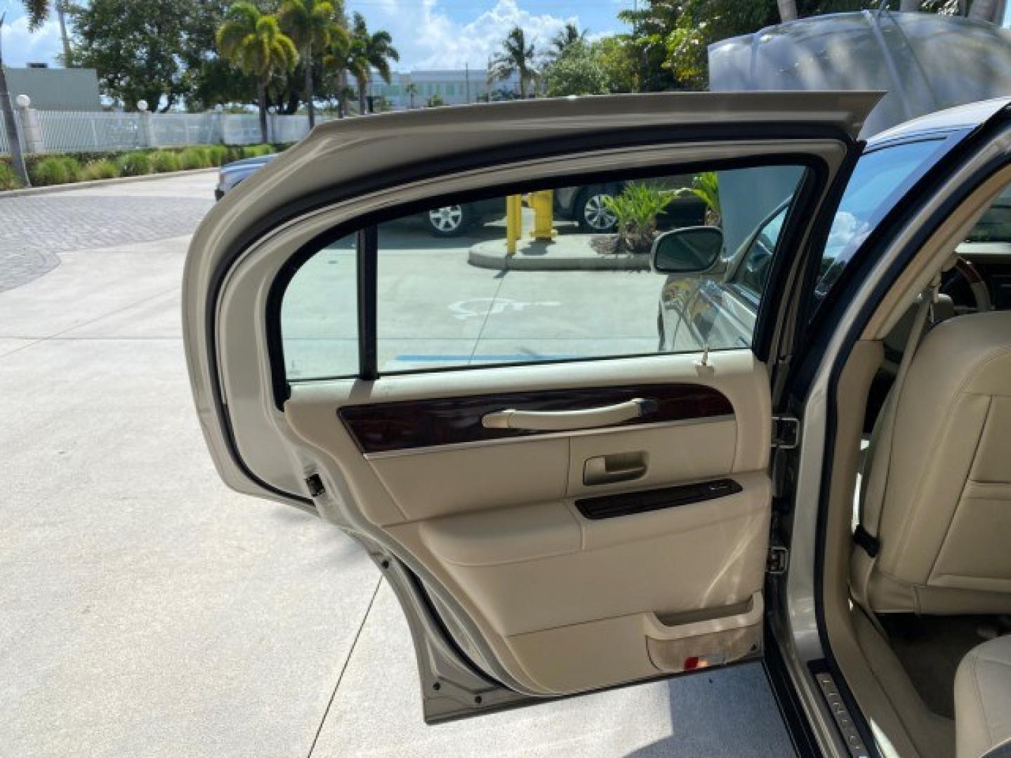 2008 Light French Silk Metallic /Light Camel Lincoln Town Car Limited LOW MILES 29,278 1 OWNER (2LNHM82V48X) with an 4.6L SOHC FFV V8 Engine engine, Automatic transmission, located at 4701 North Dixie Hwy, Pompano Beach, FL, 33064, (954) 422-2889, 26.240938, -80.123474 - OUR WEBPAGE FLORIDACARS1.COM HAS OVER 100 PHOTOS AND FREE CARFAX LINK 2008 Lincoln Town Car Signature Limited 1 OWNER Sedan 4 DR 4.6L V8 F SOHC Flex Fuel 23 MPG Rear Wheel Drive Features ABS Brakes Air Conditioning Alloy Wheels AM/FM Stereo Automatic Transmission CD Audio Cruise Control Flex Fuel Ve- Photo#13