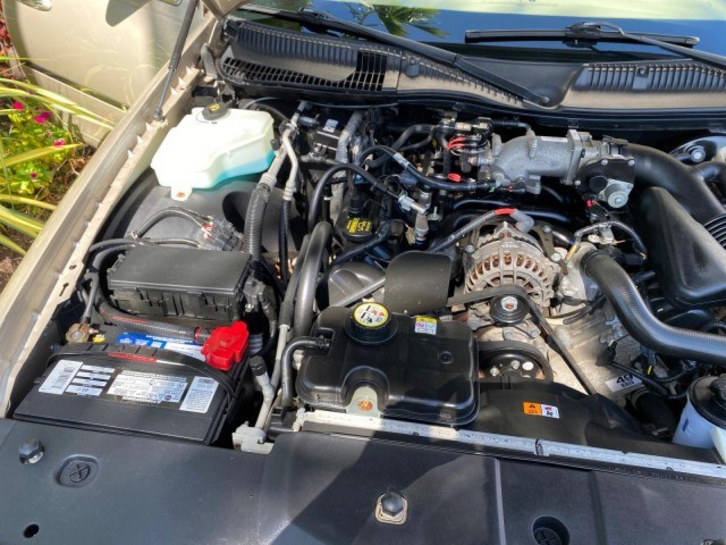 2008 Light French Silk Metallic /Light Camel Lincoln Town Car Limited LOW MILES 29,278 1 OWNER (2LNHM82V48X) with an 4.6L SOHC FFV V8 Engine engine, Automatic transmission, located at 4701 North Dixie Hwy, Pompano Beach, FL, 33064, (954) 422-2889, 26.240938, -80.123474 - OUR WEBPAGE FLORIDACARS1.COM HAS OVER 100 PHOTOS AND FREE CARFAX LINK 2008 Lincoln Town Car Signature Limited 1 OWNER Sedan 4 DR 4.6L V8 F SOHC Flex Fuel 23 MPG Rear Wheel Drive Features ABS Brakes Air Conditioning Alloy Wheels AM/FM Stereo Automatic Transmission CD Audio Cruise Control Flex Fuel Ve- Photo#24