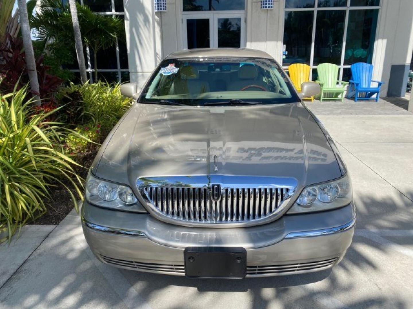 2008 Light French Silk Metallic /Light Camel Lincoln Town Car Limited LOW MILES 29,278 1 OWNER (2LNHM82V48X) with an 4.6L SOHC FFV V8 Engine engine, Automatic transmission, located at 4701 North Dixie Hwy, Pompano Beach, FL, 33064, (954) 422-2889, 26.240938, -80.123474 - OUR WEBPAGE FLORIDACARS1.COM HAS OVER 100 PHOTOS AND FREE CARFAX LINK 2008 Lincoln Town Car Signature Limited 1 OWNER Sedan 4 DR 4.6L V8 F SOHC Flex Fuel 23 MPG Rear Wheel Drive Features ABS Brakes Air Conditioning Alloy Wheels AM/FM Stereo Automatic Transmission CD Audio Cruise Control Flex Fuel Ve- Photo#27