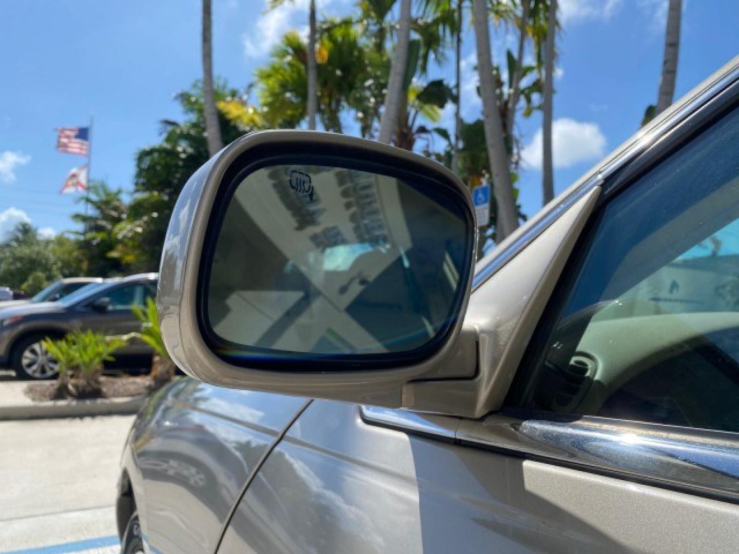 2008 Light French Silk Metallic /Light Camel Lincoln Town Car Limited LOW MILES 29,278 1 OWNER (2LNHM82V48X) with an 4.6L SOHC FFV V8 Engine engine, Automatic transmission, located at 4701 North Dixie Hwy, Pompano Beach, FL, 33064, (954) 422-2889, 26.240938, -80.123474 - OUR WEBPAGE FLORIDACARS1.COM HAS OVER 100 PHOTOS AND FREE CARFAX LINK 2008 Lincoln Town Car Signature Limited 1 OWNER Sedan 4 DR 4.6L V8 F SOHC Flex Fuel 23 MPG Rear Wheel Drive Features ABS Brakes Air Conditioning Alloy Wheels AM/FM Stereo Automatic Transmission CD Audio Cruise Control Flex Fuel Ve- Photo#39