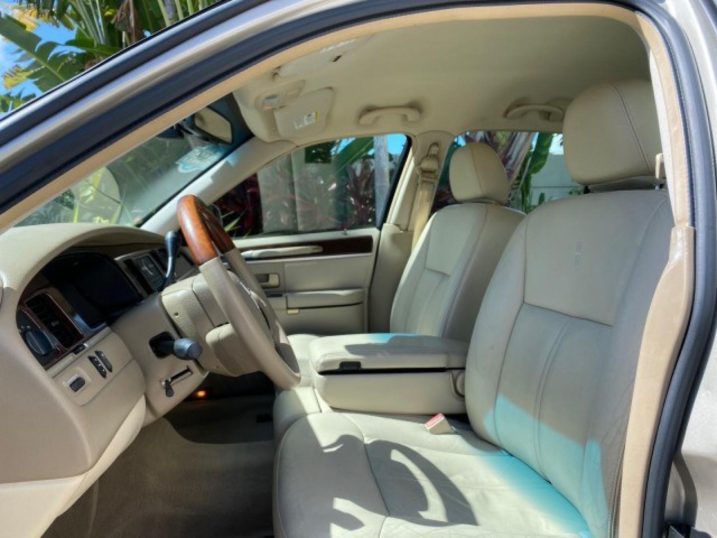 2008 Light French Silk Metallic /Light Camel Lincoln Town Car Limited LOW MILES 29,278 1 OWNER (2LNHM82V48X) with an 4.6L SOHC FFV V8 Engine engine, Automatic transmission, located at 4701 North Dixie Hwy, Pompano Beach, FL, 33064, (954) 422-2889, 26.240938, -80.123474 - OUR WEBPAGE FLORIDACARS1.COM HAS OVER 100 PHOTOS AND FREE CARFAX LINK 2008 Lincoln Town Car Signature Limited 1 OWNER Sedan 4 DR 4.6L V8 F SOHC Flex Fuel 23 MPG Rear Wheel Drive Features ABS Brakes Air Conditioning Alloy Wheels AM/FM Stereo Automatic Transmission CD Audio Cruise Control Flex Fuel Ve- Photo#43