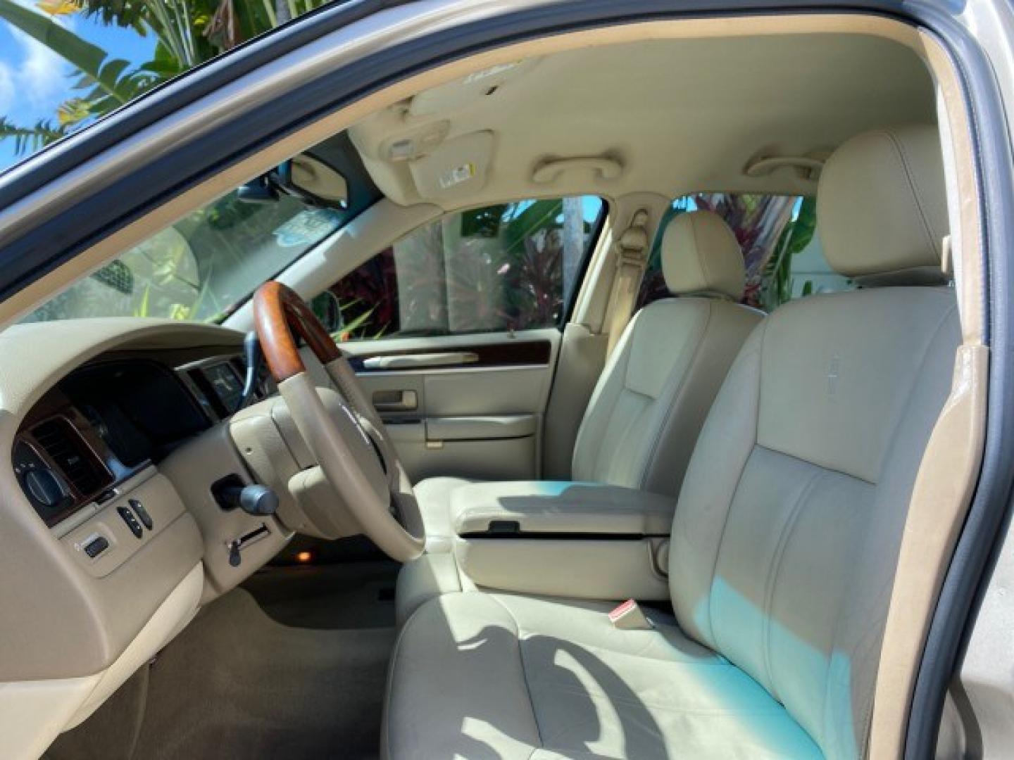 2008 Light French Silk Metallic /Light Camel Lincoln Town Car Limited LOW MILES 29,278 1 OWNER (2LNHM82V48X) with an 4.6L SOHC FFV V8 Engine engine, Automatic transmission, located at 4701 North Dixie Hwy, Pompano Beach, FL, 33064, (954) 422-2889, 26.240938, -80.123474 - OUR WEBPAGE FLORIDACARS1.COM HAS OVER 100 PHOTOS AND FREE CARFAX LINK 2008 Lincoln Town Car Signature Limited 1 OWNER Sedan 4 DR 4.6L V8 F SOHC Flex Fuel 23 MPG Rear Wheel Drive Features ABS Brakes Air Conditioning Alloy Wheels AM/FM Stereo Automatic Transmission CD Audio Cruise Control Flex Fuel Ve- Photo#44