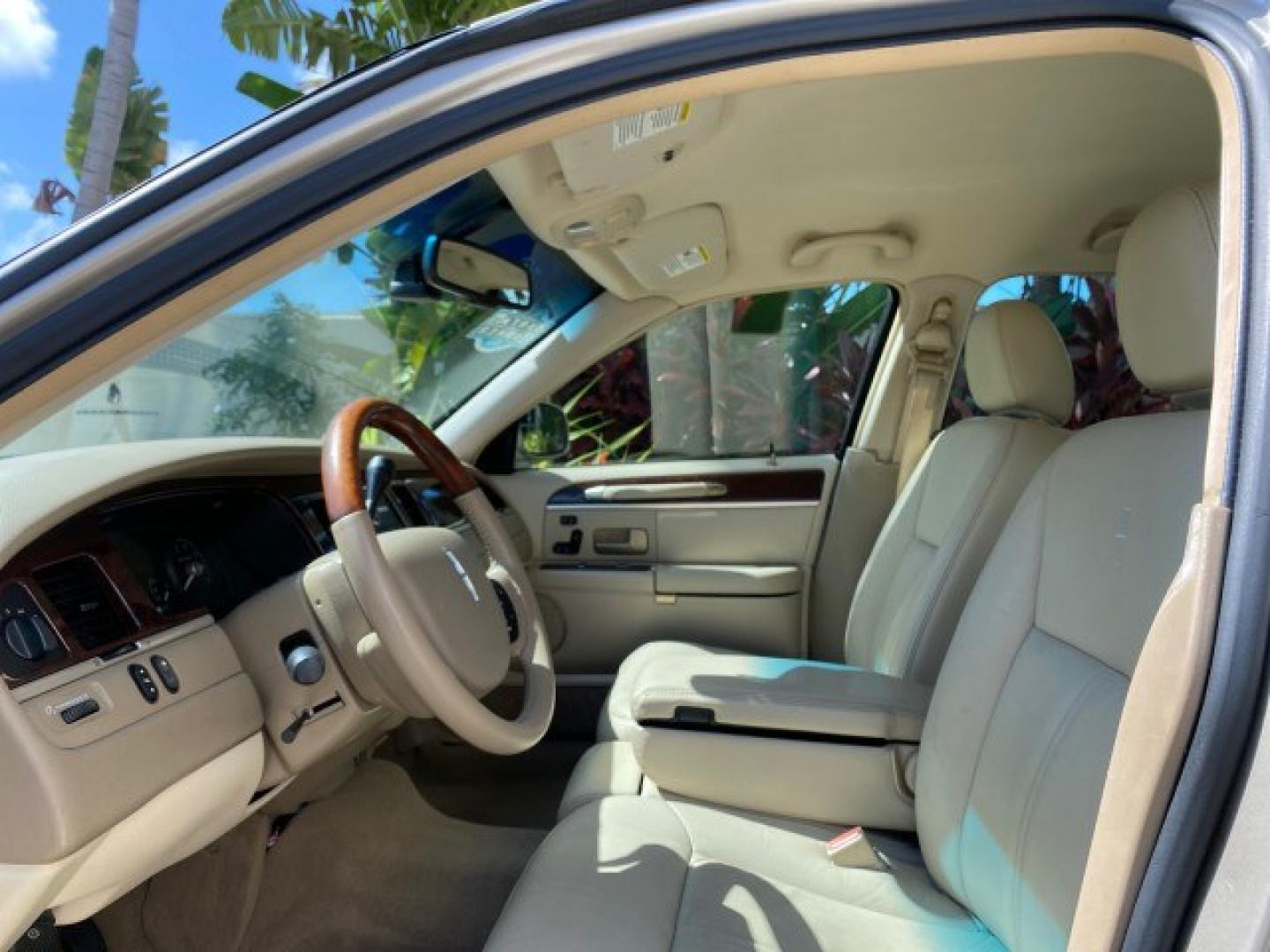 2008 Light French Silk Metallic /Light Camel Lincoln Town Car Limited LOW MILES 29,278 1 OWNER (2LNHM82V48X) with an 4.6L SOHC FFV V8 Engine engine, Automatic transmission, located at 4701 North Dixie Hwy, Pompano Beach, FL, 33064, (954) 422-2889, 26.240938, -80.123474 - OUR WEBPAGE FLORIDACARS1.COM HAS OVER 100 PHOTOS AND FREE CARFAX LINK 2008 Lincoln Town Car Signature Limited 1 OWNER Sedan 4 DR 4.6L V8 F SOHC Flex Fuel 23 MPG Rear Wheel Drive Features ABS Brakes Air Conditioning Alloy Wheels AM/FM Stereo Automatic Transmission CD Audio Cruise Control Flex Fuel Ve- Photo#46