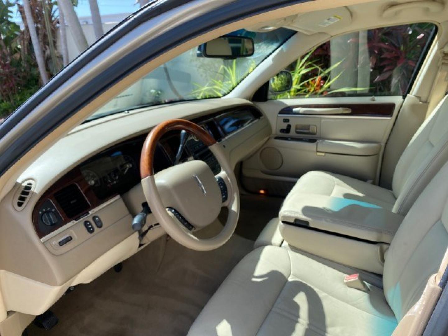 2008 Light French Silk Metallic /Light Camel Lincoln Town Car Limited LOW MILES 29,278 1 OWNER (2LNHM82V48X) with an 4.6L SOHC FFV V8 Engine engine, Automatic transmission, located at 4701 North Dixie Hwy, Pompano Beach, FL, 33064, (954) 422-2889, 26.240938, -80.123474 - OUR WEBPAGE FLORIDACARS1.COM HAS OVER 100 PHOTOS AND FREE CARFAX LINK 2008 Lincoln Town Car Signature Limited 1 OWNER Sedan 4 DR 4.6L V8 F SOHC Flex Fuel 23 MPG Rear Wheel Drive Features ABS Brakes Air Conditioning Alloy Wheels AM/FM Stereo Automatic Transmission CD Audio Cruise Control Flex Fuel Ve- Photo#47