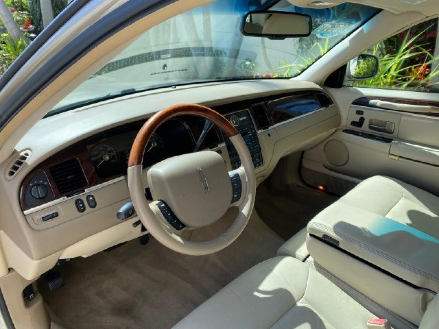 2008 Light French Silk Metallic /Light Camel Lincoln Town Car Limited LOW MILES 29,278 1 OWNER (2LNHM82V48X) with an 4.6L SOHC FFV V8 Engine engine, Automatic transmission, located at 4701 North Dixie Hwy, Pompano Beach, FL, 33064, (954) 422-2889, 26.240938, -80.123474 - OUR WEBPAGE FLORIDACARS1.COM HAS OVER 100 PHOTOS AND FREE CARFAX LINK 2008 Lincoln Town Car Signature Limited 1 OWNER Sedan 4 DR 4.6L V8 F SOHC Flex Fuel 23 MPG Rear Wheel Drive Features ABS Brakes Air Conditioning Alloy Wheels AM/FM Stereo Automatic Transmission CD Audio Cruise Control Flex Fuel Ve- Photo#49