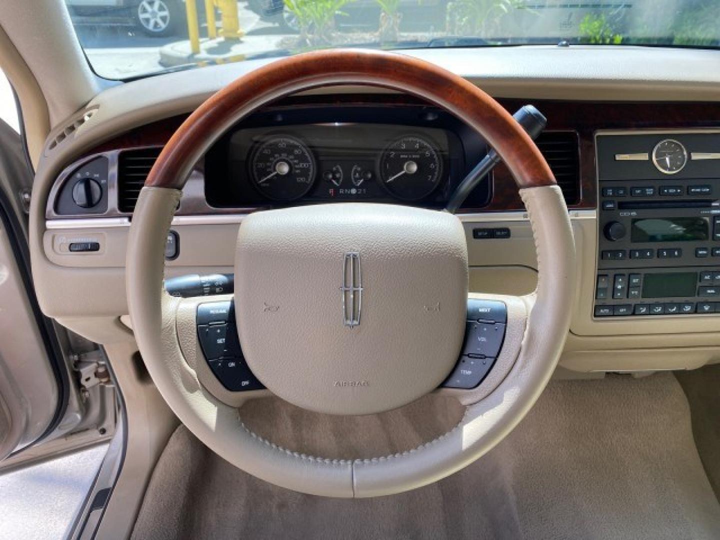 2008 Light French Silk Metallic /Light Camel Lincoln Town Car Limited LOW MILES 29,278 1 OWNER (2LNHM82V48X) with an 4.6L SOHC FFV V8 Engine engine, Automatic transmission, located at 4701 North Dixie Hwy, Pompano Beach, FL, 33064, (954) 422-2889, 26.240938, -80.123474 - OUR WEBPAGE FLORIDACARS1.COM HAS OVER 100 PHOTOS AND FREE CARFAX LINK 2008 Lincoln Town Car Signature Limited 1 OWNER Sedan 4 DR 4.6L V8 F SOHC Flex Fuel 23 MPG Rear Wheel Drive Features ABS Brakes Air Conditioning Alloy Wheels AM/FM Stereo Automatic Transmission CD Audio Cruise Control Flex Fuel Ve- Photo#50