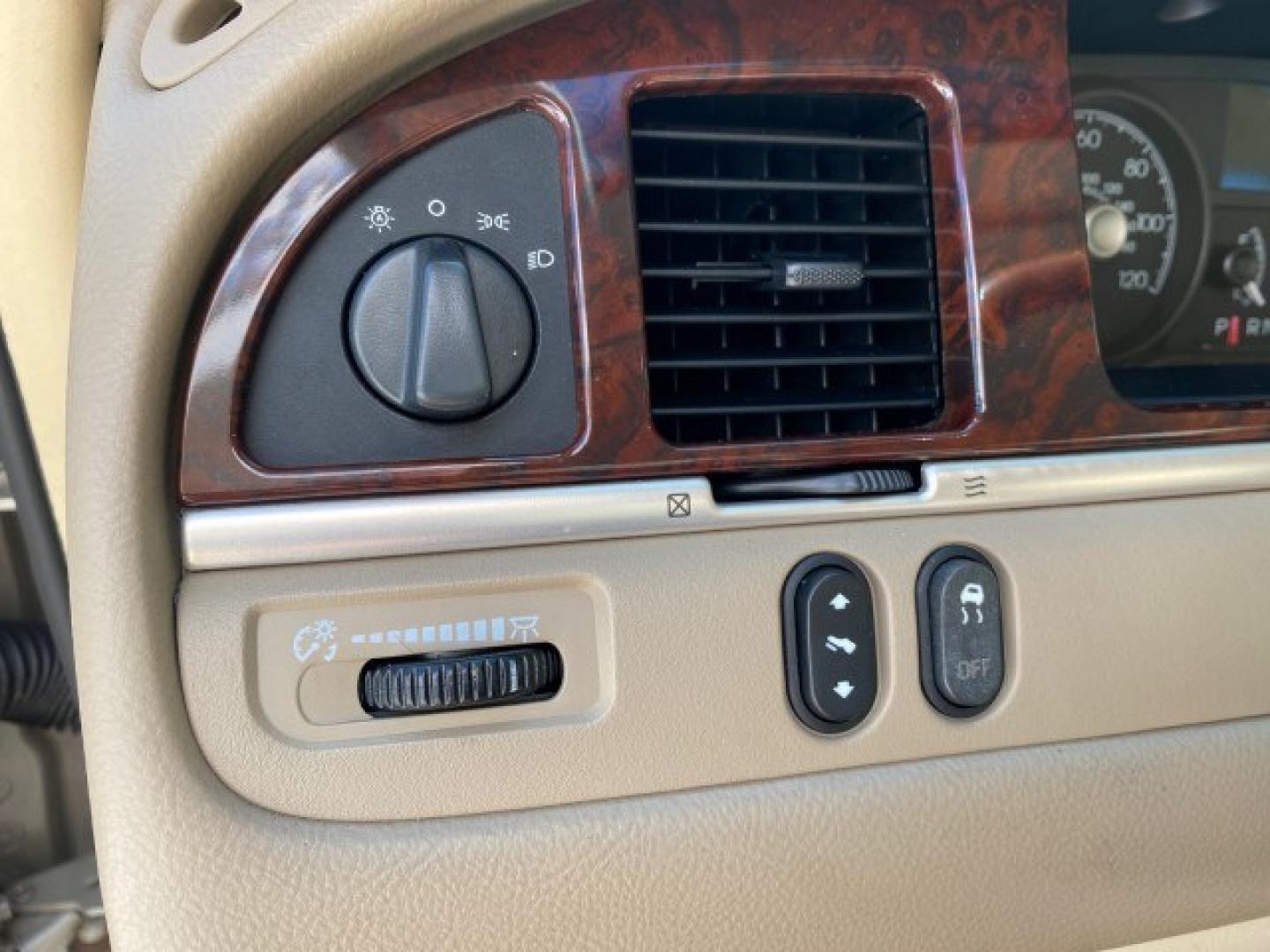 2008 Light French Silk Metallic /Light Camel Lincoln Town Car Limited LOW MILES 29,278 1 OWNER (2LNHM82V48X) with an 4.6L SOHC FFV V8 Engine engine, Automatic transmission, located at 4701 North Dixie Hwy, Pompano Beach, FL, 33064, (954) 422-2889, 26.240938, -80.123474 - OUR WEBPAGE FLORIDACARS1.COM HAS OVER 100 PHOTOS AND FREE CARFAX LINK 2008 Lincoln Town Car Signature Limited 1 OWNER Sedan 4 DR 4.6L V8 F SOHC Flex Fuel 23 MPG Rear Wheel Drive Features ABS Brakes Air Conditioning Alloy Wheels AM/FM Stereo Automatic Transmission CD Audio Cruise Control Flex Fuel Ve- Photo#55