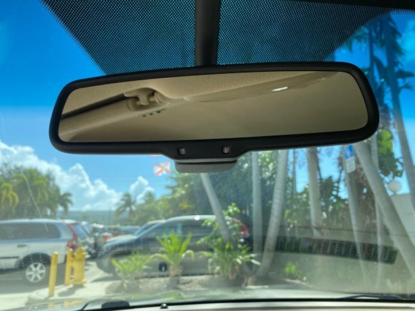 2008 Light French Silk Metallic /Light Camel Lincoln Town Car Limited LOW MILES 29,278 1 OWNER (2LNHM82V48X) with an 4.6L SOHC FFV V8 Engine engine, Automatic transmission, located at 4701 North Dixie Hwy, Pompano Beach, FL, 33064, (954) 422-2889, 26.240938, -80.123474 - OUR WEBPAGE FLORIDACARS1.COM HAS OVER 100 PHOTOS AND FREE CARFAX LINK 2008 Lincoln Town Car Signature Limited 1 OWNER Sedan 4 DR 4.6L V8 F SOHC Flex Fuel 23 MPG Rear Wheel Drive Features ABS Brakes Air Conditioning Alloy Wheels AM/FM Stereo Automatic Transmission CD Audio Cruise Control Flex Fuel Ve- Photo#67