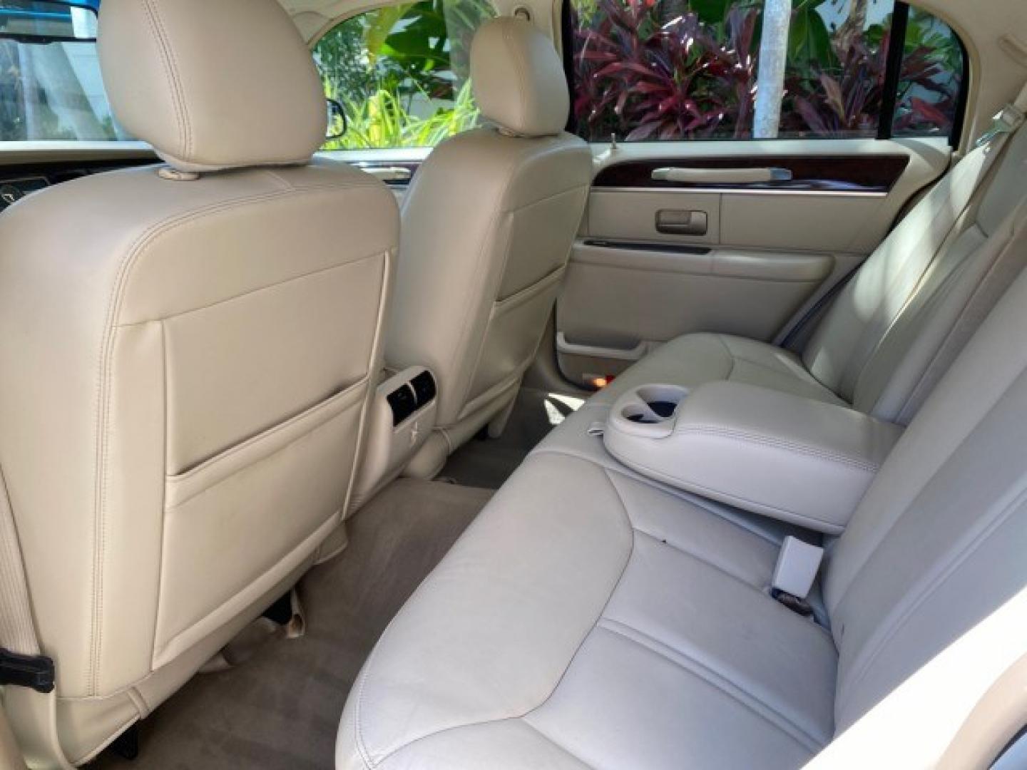2008 Light French Silk Metallic /Light Camel Lincoln Town Car Limited LOW MILES 29,278 1 OWNER (2LNHM82V48X) with an 4.6L SOHC FFV V8 Engine engine, Automatic transmission, located at 4701 North Dixie Hwy, Pompano Beach, FL, 33064, (954) 422-2889, 26.240938, -80.123474 - OUR WEBPAGE FLORIDACARS1.COM HAS OVER 100 PHOTOS AND FREE CARFAX LINK 2008 Lincoln Town Car Signature Limited 1 OWNER Sedan 4 DR 4.6L V8 F SOHC Flex Fuel 23 MPG Rear Wheel Drive Features ABS Brakes Air Conditioning Alloy Wheels AM/FM Stereo Automatic Transmission CD Audio Cruise Control Flex Fuel Ve- Photo#81