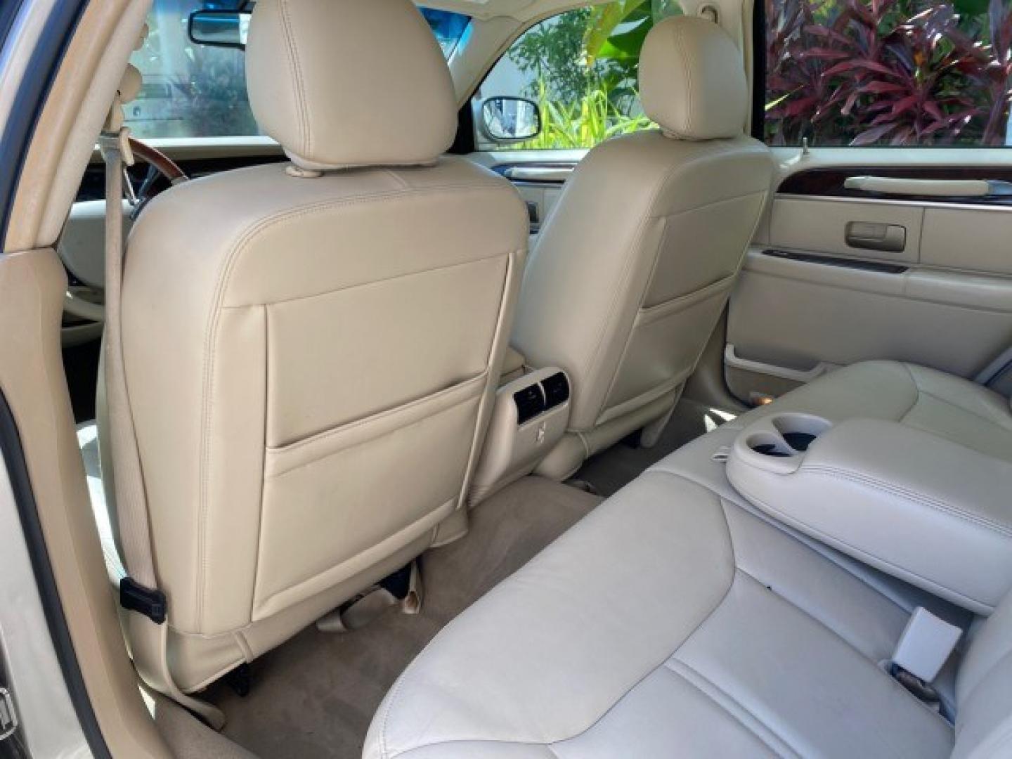 2008 Light French Silk Metallic /Light Camel Lincoln Town Car Limited LOW MILES 29,278 1 OWNER (2LNHM82V48X) with an 4.6L SOHC FFV V8 Engine engine, Automatic transmission, located at 4701 North Dixie Hwy, Pompano Beach, FL, 33064, (954) 422-2889, 26.240938, -80.123474 - OUR WEBPAGE FLORIDACARS1.COM HAS OVER 100 PHOTOS AND FREE CARFAX LINK 2008 Lincoln Town Car Signature Limited 1 OWNER Sedan 4 DR 4.6L V8 F SOHC Flex Fuel 23 MPG Rear Wheel Drive Features ABS Brakes Air Conditioning Alloy Wheels AM/FM Stereo Automatic Transmission CD Audio Cruise Control Flex Fuel Ve- Photo#82
