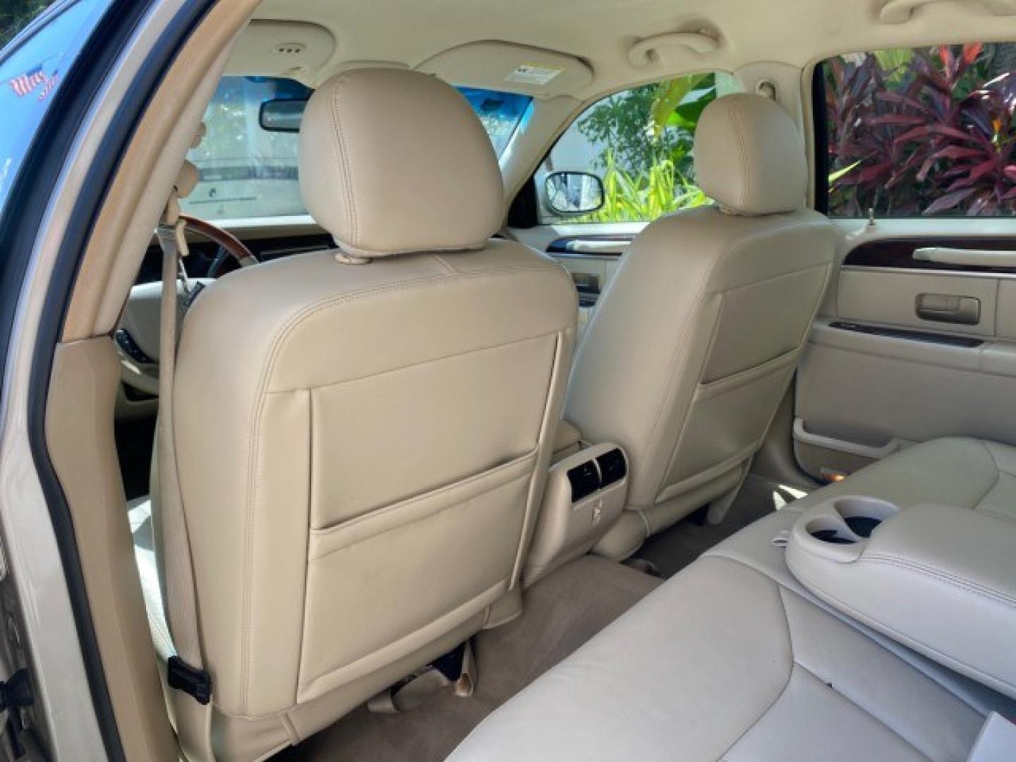 2008 Light French Silk Metallic /Light Camel Lincoln Town Car Limited LOW MILES 29,278 1 OWNER (2LNHM82V48X) with an 4.6L SOHC FFV V8 Engine engine, Automatic transmission, located at 4701 North Dixie Hwy, Pompano Beach, FL, 33064, (954) 422-2889, 26.240938, -80.123474 - OUR WEBPAGE FLORIDACARS1.COM HAS OVER 100 PHOTOS AND FREE CARFAX LINK 2008 Lincoln Town Car Signature Limited 1 OWNER Sedan 4 DR 4.6L V8 F SOHC Flex Fuel 23 MPG Rear Wheel Drive Features ABS Brakes Air Conditioning Alloy Wheels AM/FM Stereo Automatic Transmission CD Audio Cruise Control Flex Fuel Ve- Photo#83