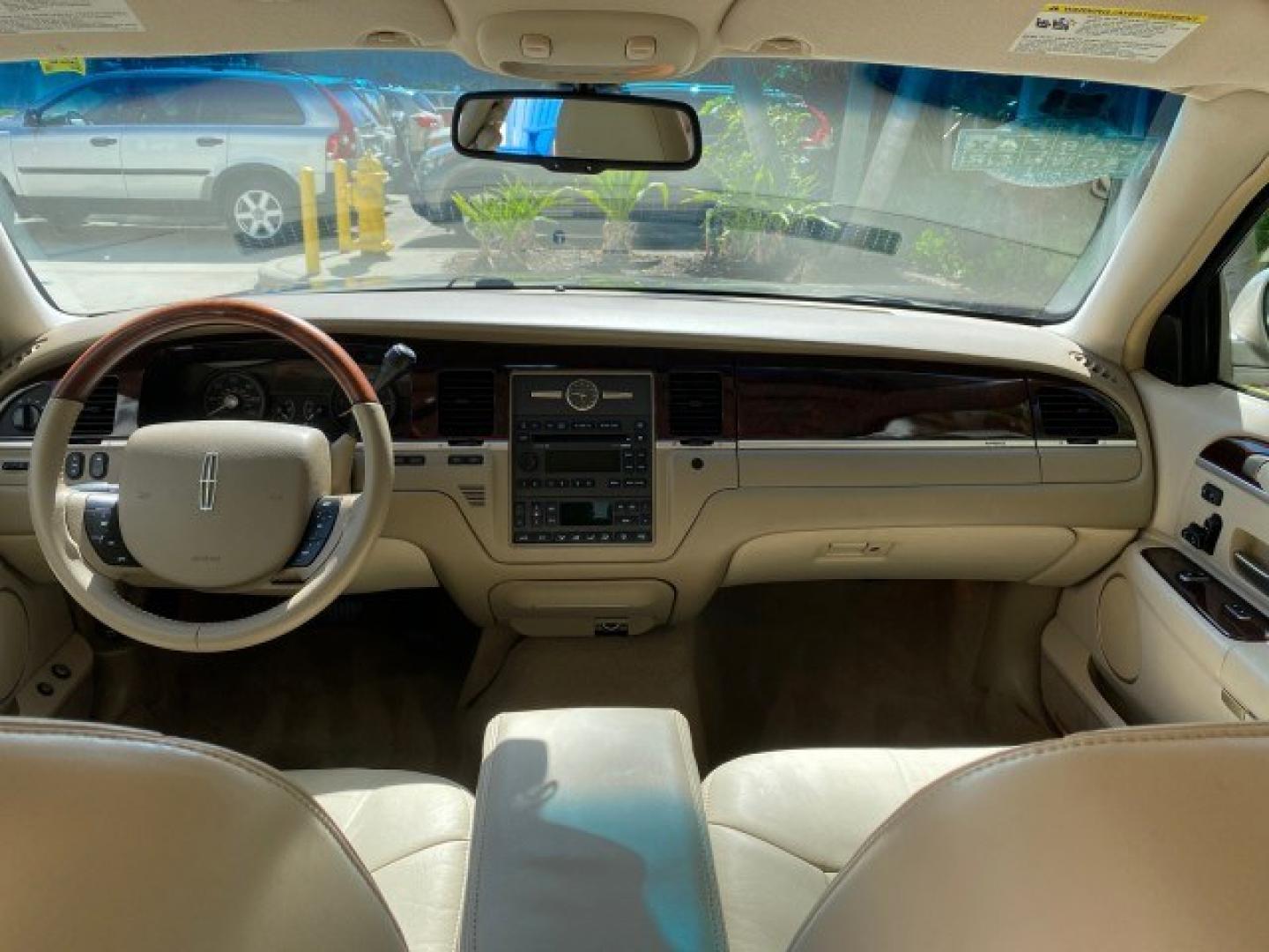 2008 Light French Silk Metallic /Light Camel Lincoln Town Car Limited LOW MILES 29,278 1 OWNER (2LNHM82V48X) with an 4.6L SOHC FFV V8 Engine engine, Automatic transmission, located at 4701 North Dixie Hwy, Pompano Beach, FL, 33064, (954) 422-2889, 26.240938, -80.123474 - OUR WEBPAGE FLORIDACARS1.COM HAS OVER 100 PHOTOS AND FREE CARFAX LINK 2008 Lincoln Town Car Signature Limited 1 OWNER Sedan 4 DR 4.6L V8 F SOHC Flex Fuel 23 MPG Rear Wheel Drive Features ABS Brakes Air Conditioning Alloy Wheels AM/FM Stereo Automatic Transmission CD Audio Cruise Control Flex Fuel Ve- Photo#86