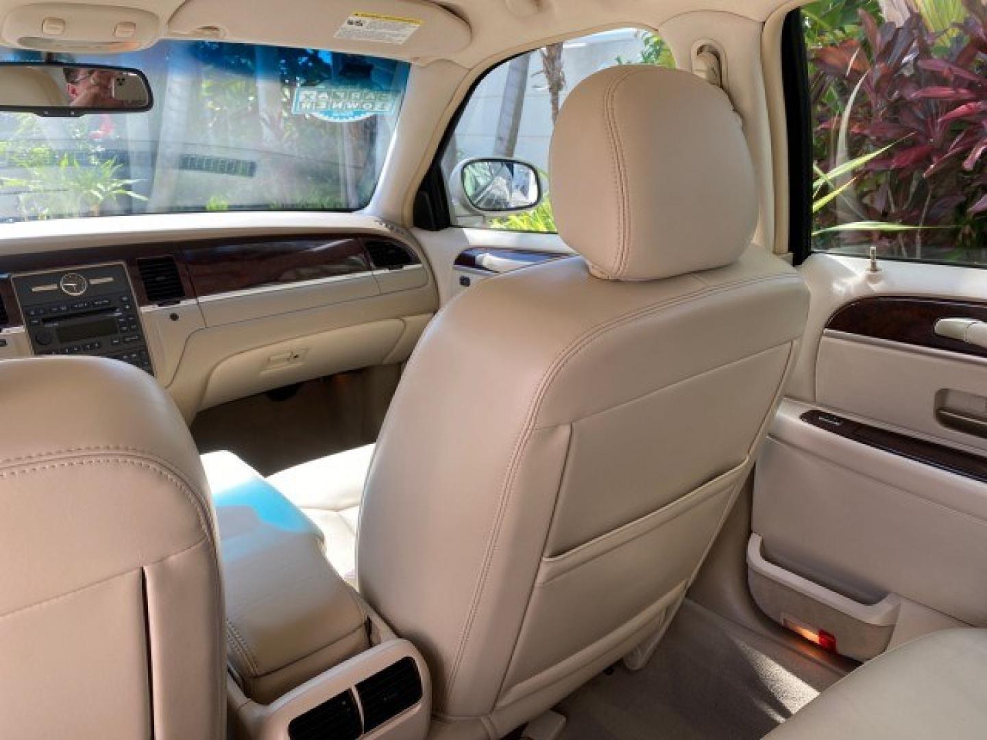 2008 Light French Silk Metallic /Light Camel Lincoln Town Car Limited LOW MILES 29,278 1 OWNER (2LNHM82V48X) with an 4.6L SOHC FFV V8 Engine engine, Automatic transmission, located at 4701 North Dixie Hwy, Pompano Beach, FL, 33064, (954) 422-2889, 26.240938, -80.123474 - OUR WEBPAGE FLORIDACARS1.COM HAS OVER 100 PHOTOS AND FREE CARFAX LINK 2008 Lincoln Town Car Signature Limited 1 OWNER Sedan 4 DR 4.6L V8 F SOHC Flex Fuel 23 MPG Rear Wheel Drive Features ABS Brakes Air Conditioning Alloy Wheels AM/FM Stereo Automatic Transmission CD Audio Cruise Control Flex Fuel Ve- Photo#87