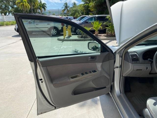 2003 Lunar Mist Metallic /Stone Toyota Camry AC AUTO LE LOW MILES 66,649 (4T1BE32K23U) with an 2.4L DOHC Vvti 16-Valve 4-Cyl Engine engine, Automatic transmission, located at 4701 North Dixie Hwy, Pompano Beach, FL, 33064, (954) 422-2889, 26.240938, -80.123474 - OUR WEBPAGE FLORIDACARS1.COM HAS OVER 100 PHOTOS AND FREE CARFAX LINK 2003 Toyota Camry LE Sedan 4 DR 2.4L I4 F DOHC 16V Gasoline 32 MPG Front Wheel Drive Features Air Conditioning AM/FM Stereo Automatic Transmission Cassette Player CD Audio Cloth Seats Cruise Control Power Locks Power Mirrors Power- Photo#9