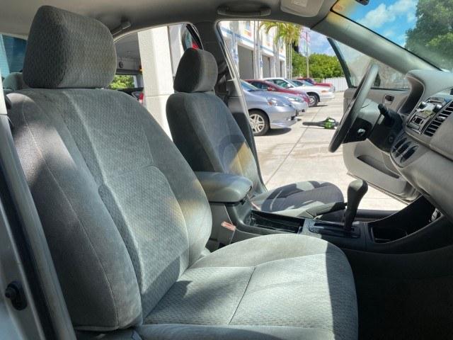 2003 Lunar Mist Metallic /Stone Toyota Camry AC AUTO LE LOW MILES 66,649 (4T1BE32K23U) with an 2.4L DOHC Vvti 16-Valve 4-Cyl Engine engine, Automatic transmission, located at 4701 North Dixie Hwy, Pompano Beach, FL, 33064, (954) 422-2889, 26.240938, -80.123474 - OUR WEBPAGE FLORIDACARS1.COM HAS OVER 100 PHOTOS AND FREE CARFAX LINK 2003 Toyota Camry LE Sedan 4 DR 2.4L I4 F DOHC 16V Gasoline 32 MPG Front Wheel Drive Features Air Conditioning AM/FM Stereo Automatic Transmission Cassette Player CD Audio Cloth Seats Cruise Control Power Locks Power Mirrors Power- Photo#12