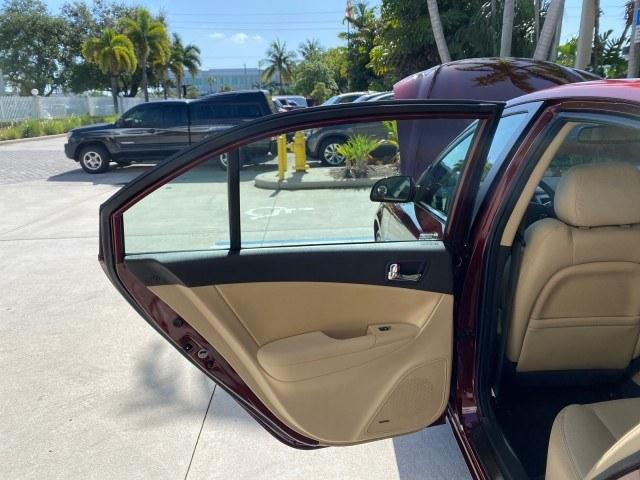 2010 Dark Cherry Red /Camel Hyundai Sonata Limited LOW MILES 27,381 1 OWNER (5NPEU4AF7AH) with an 3.3L DOHC V6 Engine engine, Automatic transmission, located at 4701 North Dixie Hwy, Pompano Beach, FL, 33064, (954) 422-2889, 26.240938, -80.123474 - OUR WEBPAGE FLORIDACARS1.COM HAS OVER 100 PHOTOS AND FREE CARFAX LINK 2010 Hyundai Sonata Limited V6 1 OWNER Sedan 4 DR 3.3L V6 F DOHC 24V Gasoline 29 MPG Front Wheel Drive Features ABS Brakes Air Conditioning Alloy Wheels AM/FM Stereo Automatic Transmission Auxiliary Audio Input CD Audio Cruise Con- Photo#13
