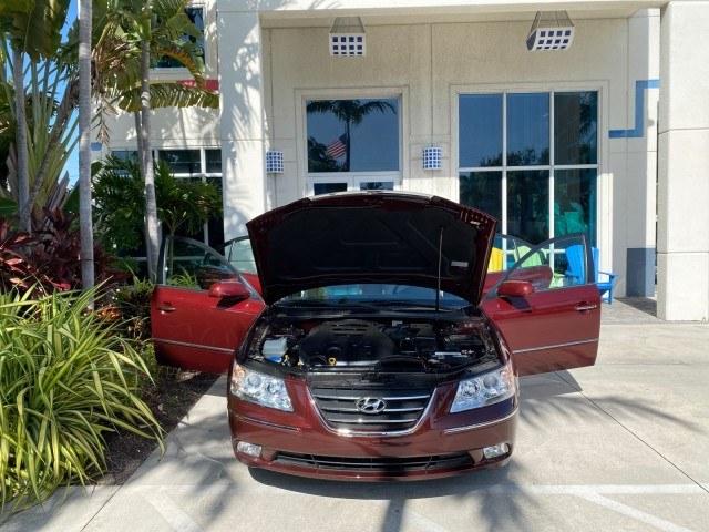 2010 Dark Cherry Red /Camel Hyundai Sonata Limited LOW MILES 27,381 1 OWNER (5NPEU4AF7AH) with an 3.3L DOHC V6 Engine engine, Automatic transmission, located at 4701 North Dixie Hwy, Pompano Beach, FL, 33064, (954) 422-2889, 26.240938, -80.123474 - OUR WEBPAGE FLORIDACARS1.COM HAS OVER 100 PHOTOS AND FREE CARFAX LINK 2010 Hyundai Sonata Limited V6 1 OWNER Sedan 4 DR 3.3L V6 F DOHC 24V Gasoline 29 MPG Front Wheel Drive Features ABS Brakes Air Conditioning Alloy Wheels AM/FM Stereo Automatic Transmission Auxiliary Audio Input CD Audio Cruise Con- Photo#16