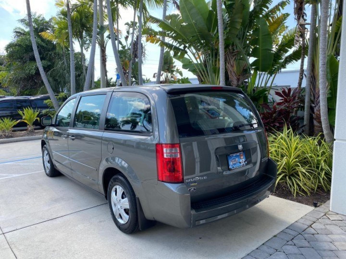 2010 Dark Titanium Metallic /Medium Slate Gray/Light Shale Dodge Grand Caravan SE LOW MILES 36,541 (2D4RN4DE9AR) with an 3.3L OHV V6 Engine engine, Automatic transmission, located at 4701 North Dixie Hwy, Pompano Beach, FL, 33064, (954) 422-2889, 26.240938, -80.123474 - OUR WEBPAGE FLORIDACARS1.COM HAS OVER 100 PHOTOS AND FREE CARFAX LINK 2010 Dodge Grand Caravan SE Van 3.3L V6 F OHV 12V Gasoline 24 MPG Front Wheel Drive Features ABS Brakes Air Conditioning AM/FM Stereo Automatic Transmission Auxiliary Audio Input CD Audio Cloth Seats Cruise Control Flex Fuel Vehic- Photo#5