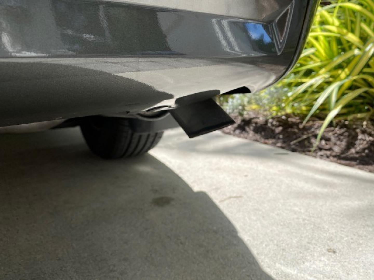 2010 Dark Titanium Metallic /Medium Slate Gray/Light Shale Dodge Grand Caravan SE LOW MILES 36,541 (2D4RN4DE9AR) with an 3.3L OHV V6 Engine engine, Automatic transmission, located at 4701 North Dixie Hwy, Pompano Beach, FL, 33064, (954) 422-2889, 26.240938, -80.123474 - OUR WEBPAGE FLORIDACARS1.COM HAS OVER 100 PHOTOS AND FREE CARFAX LINK 2010 Dodge Grand Caravan SE Van 3.3L V6 F OHV 12V Gasoline 24 MPG Front Wheel Drive Features ABS Brakes Air Conditioning AM/FM Stereo Automatic Transmission Auxiliary Audio Input CD Audio Cloth Seats Cruise Control Flex Fuel Vehic- Photo#93