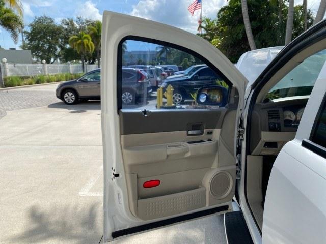 2004 Bright White /Med Slate Gray Dodge Durango Limited LOW MILES 55,294 (1D4HD58N24F) with an 4.7L V8 Magnum Engine engine, Automatic transmission, located at 4701 North Dixie Hwy, Pompano Beach, FL, 33064, (954) 422-2889, 26.240938, -80.123474 - OUR WEBPAGE FLORIDACARS1.COM HAS OVER 100 PHOTOS AND FREE CARFAX LINK 2004 Dodge Durango Limited 4 Door Wagon/Sport Utility 4.7L V8 F Gasoline 18 MPG Rear Wheel Drive Features ABS Brakes Air Conditioning Alloy Wheels AM/FM Stereo Automatic Transmission CD Audio Cruise Control Fold-Away Third Row Lea- Photo#9