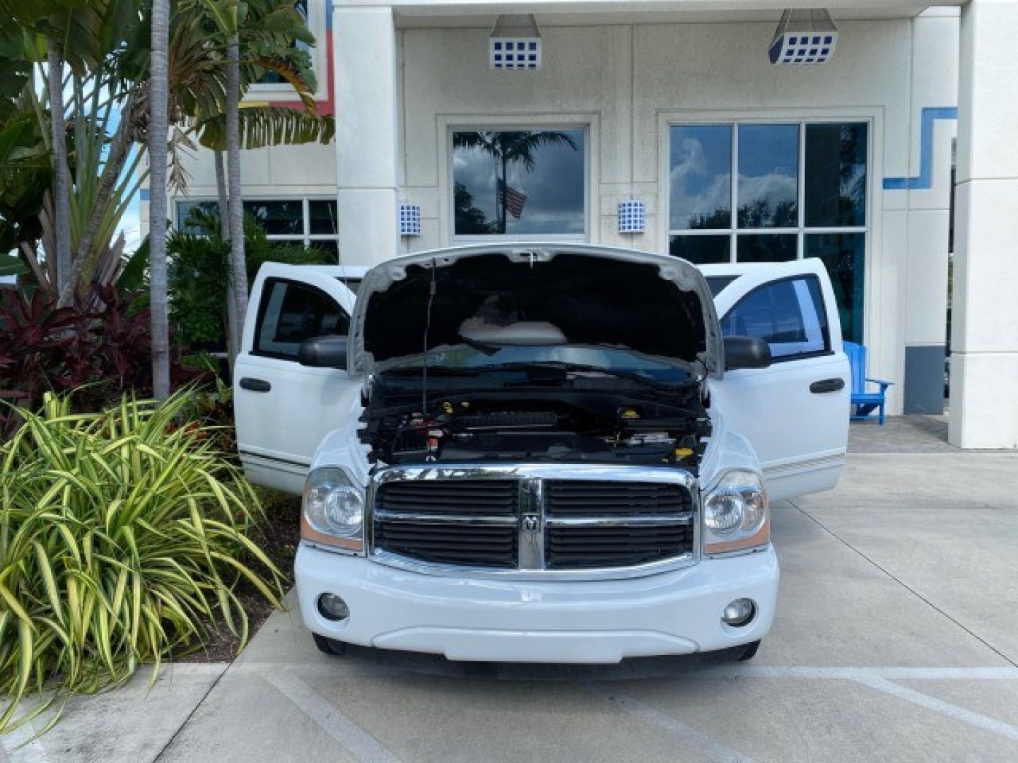 2004 Bright White /Med Slate Gray Dodge Durango Limited LOW MILES 55,294 (1D4HD58N24F) with an 4.7L V8 Magnum Engine engine, Automatic transmission, located at 4701 North Dixie Hwy, Pompano Beach, FL, 33064, (954) 422-2889, 26.240938, -80.123474 - OUR WEBPAGE FLORIDACARS1.COM HAS OVER 100 PHOTOS AND FREE CARFAX LINK 2004 Dodge Durango Limited 4 Door Wagon/Sport Utility 4.7L V8 F Gasoline 18 MPG Rear Wheel Drive Features ABS Brakes Air Conditioning Alloy Wheels AM/FM Stereo Automatic Transmission CD Audio Cruise Control Fold-Away Third Row Lea- Photo#16