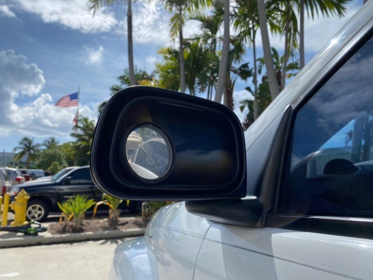 2004 Bright White /Med Slate Gray Dodge Durango Limited LOW MILES 55,294 (1D4HD58N24F) with an 4.7L V8 Magnum Engine engine, Automatic transmission, located at 4701 North Dixie Hwy, Pompano Beach, FL, 33064, (954) 422-2889, 26.240938, -80.123474 - OUR WEBPAGE FLORIDACARS1.COM HAS OVER 100 PHOTOS AND FREE CARFAX LINK 2004 Dodge Durango Limited 4 Door Wagon/Sport Utility 4.7L V8 F Gasoline 18 MPG Rear Wheel Drive Features ABS Brakes Air Conditioning Alloy Wheels AM/FM Stereo Automatic Transmission CD Audio Cruise Control Fold-Away Third Row Lea- Photo#39