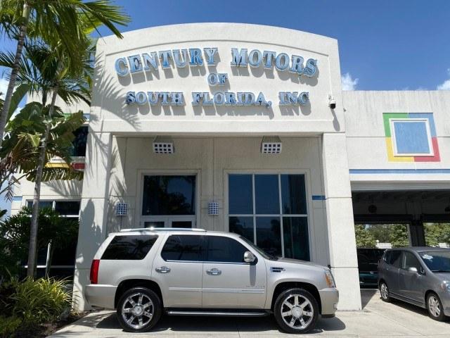 2008 Quicksilver /Ebony/Ebony Cadillac Escalade SUNROOF DVD LOW MILES 71,690 (1GYEC63848R) with an 6.2L Vortec 1000 VVT V8 SFI Engine engine, Automatic transmission, located at 4701 North Dixie Hwy, Pompano Beach, FL, 33064, (954) 422-2889, 26.240938, -80.123474 - OUR WEBPAGE FLORIDACARS1.COM HAS OVER 100 PHOTOS AND FREE CARFAX LINK 2008 Cadillac Escalade 4 Door Wagon/Sport Utility 6.2L V8 F Gasoline 19 MPG Rear Wheel Drive Features 20 Inch Plus Wheels A/C Seat(s) ABS Brakes Air Conditioning Alloy Wheels AM/FM Stereo Automatic Transmission Auxiliary Audio Inp- Photo#0