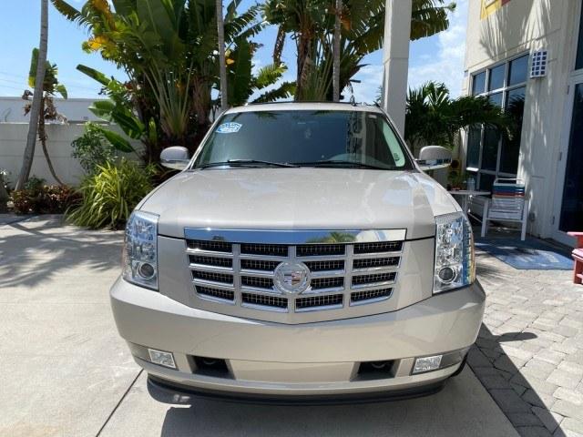 2008 Quicksilver /Ebony/Ebony Cadillac Escalade SUNROOF DVD LOW MILES 71,690 (1GYEC63848R) with an 6.2L Vortec 1000 VVT V8 SFI Engine engine, Automatic transmission, located at 4701 North Dixie Hwy, Pompano Beach, FL, 33064, (954) 422-2889, 26.240938, -80.123474 - OUR WEBPAGE FLORIDACARS1.COM HAS OVER 100 PHOTOS AND FREE CARFAX LINK 2008 Cadillac Escalade 4 Door Wagon/Sport Utility 6.2L V8 F Gasoline 19 MPG Rear Wheel Drive Features 20 Inch Plus Wheels A/C Seat(s) ABS Brakes Air Conditioning Alloy Wheels AM/FM Stereo Automatic Transmission Auxiliary Audio Inp- Photo#2