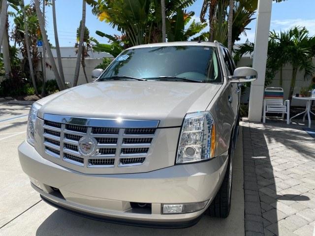 2008 Quicksilver /Ebony/Ebony Cadillac Escalade SUNROOF DVD LOW MILES 71,690 (1GYEC63848R) with an 6.2L Vortec 1000 VVT V8 SFI Engine engine, Automatic transmission, located at 4701 North Dixie Hwy, Pompano Beach, FL, 33064, (954) 422-2889, 26.240938, -80.123474 - OUR WEBPAGE FLORIDACARS1.COM HAS OVER 100 PHOTOS AND FREE CARFAX LINK 2008 Cadillac Escalade 4 Door Wagon/Sport Utility 6.2L V8 F Gasoline 19 MPG Rear Wheel Drive Features 20 Inch Plus Wheels A/C Seat(s) ABS Brakes Air Conditioning Alloy Wheels AM/FM Stereo Automatic Transmission Auxiliary Audio Inp- Photo#3